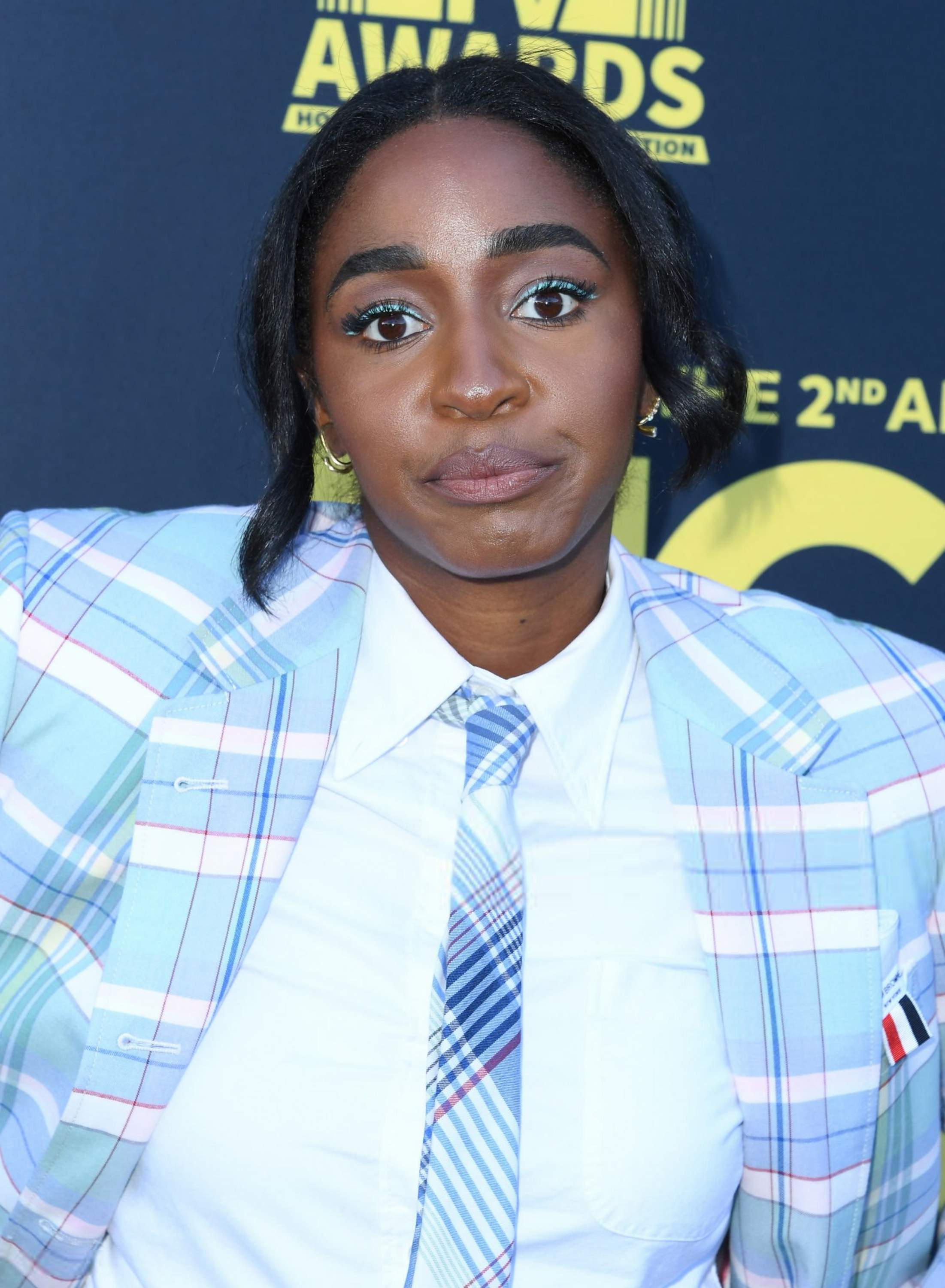 2ndhcaawards-arrivals013.jpg