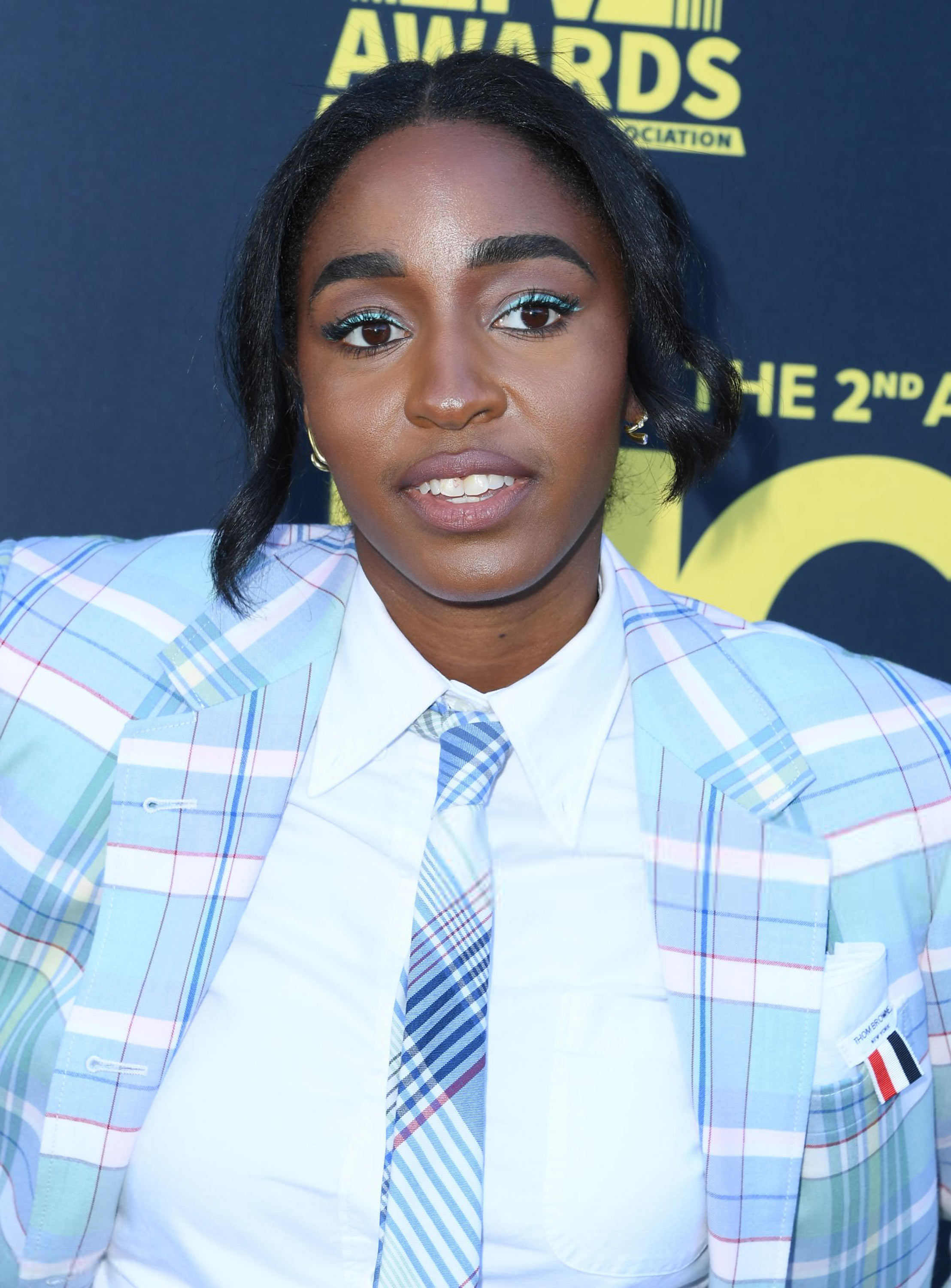 2ndhcaawards-arrivals018.jpg 2ndhcaawards-arrivals018.jpg