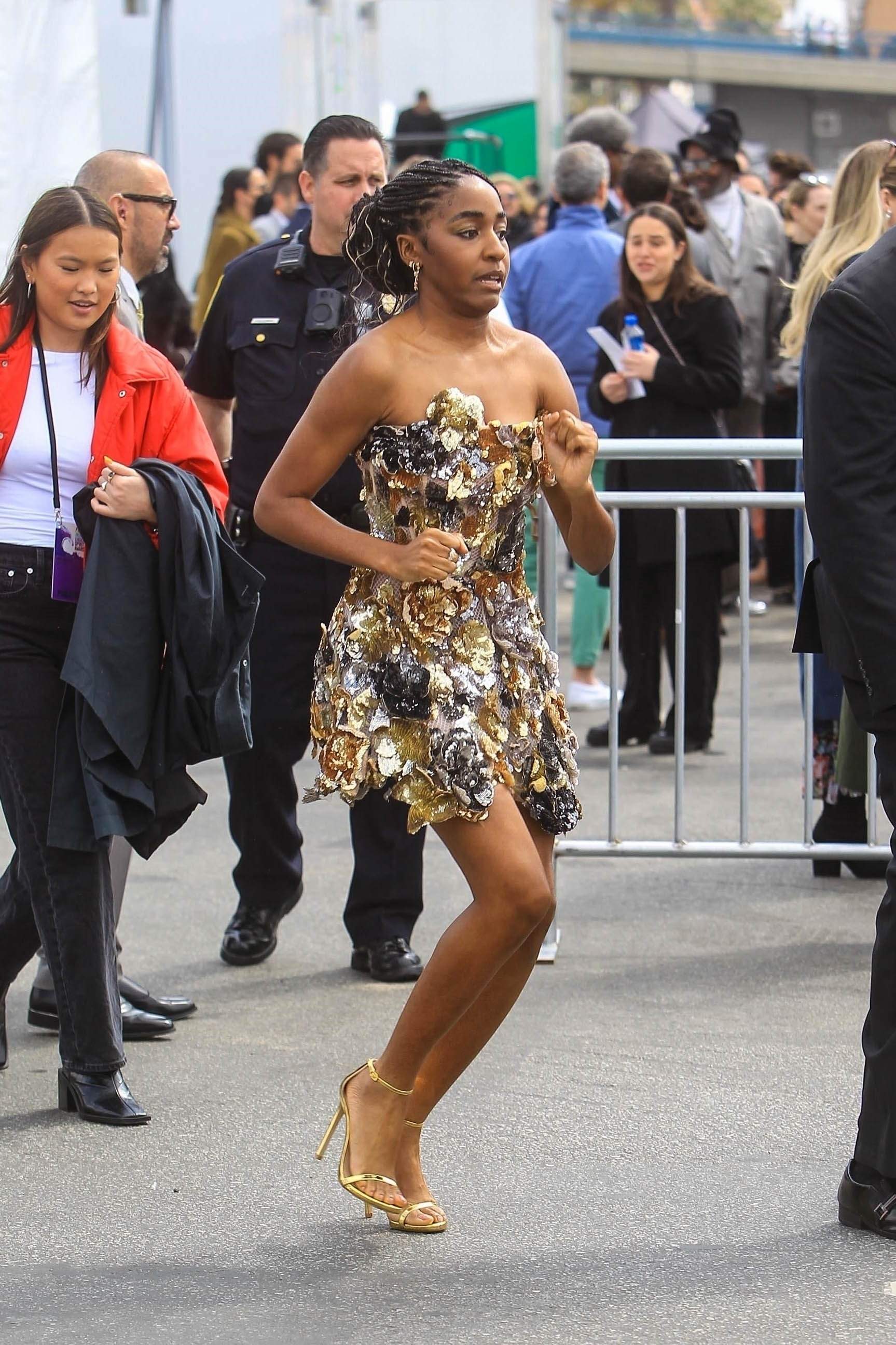 2023spiritawards-arrivalsoutside010.jpg