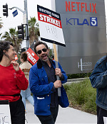 Filename=wgaprotest005.jpg
Filesize=456KiB
Dimensions=3000x2001
Date added=Dec 25, 2025 wgaprotest005.jpg