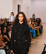 Filename=proenzafashionweek-frontrow005.jpg
Filesize=279KiB
Dimensions=3000x2001
Date added=Dec 25, 2025 proenzafashionweek-frontrow005.jpg