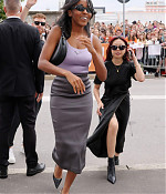pradafashionweek-outside003.jpg