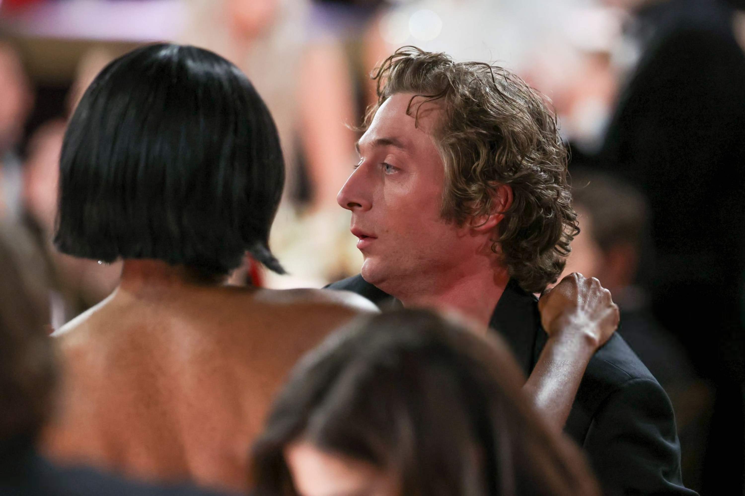 81stgoldenglobes-backstageaudience002.jpg