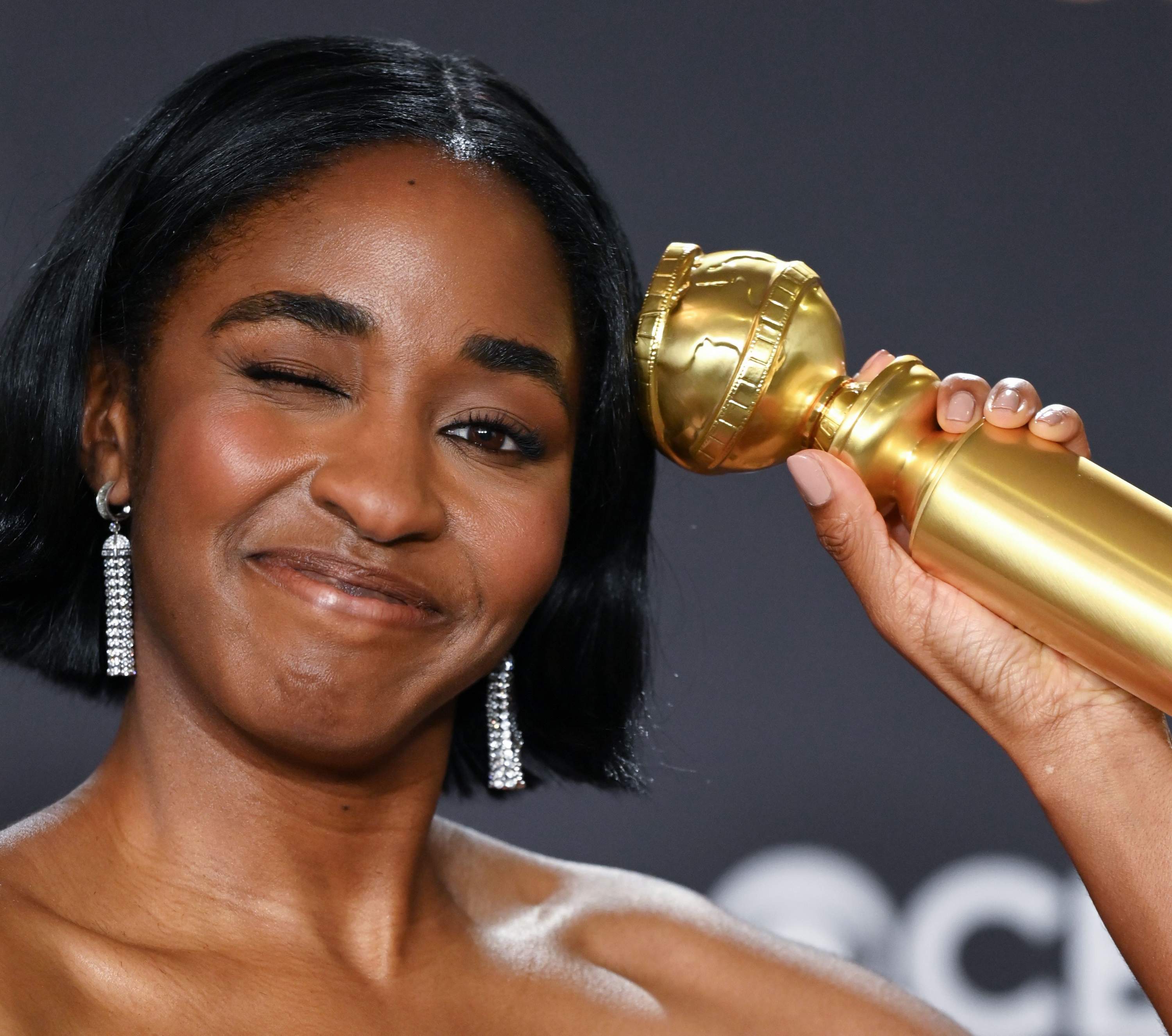 81stgoldenglobes-pressroom240.jpg 81stgoldenglobes-pressroom240.jpg