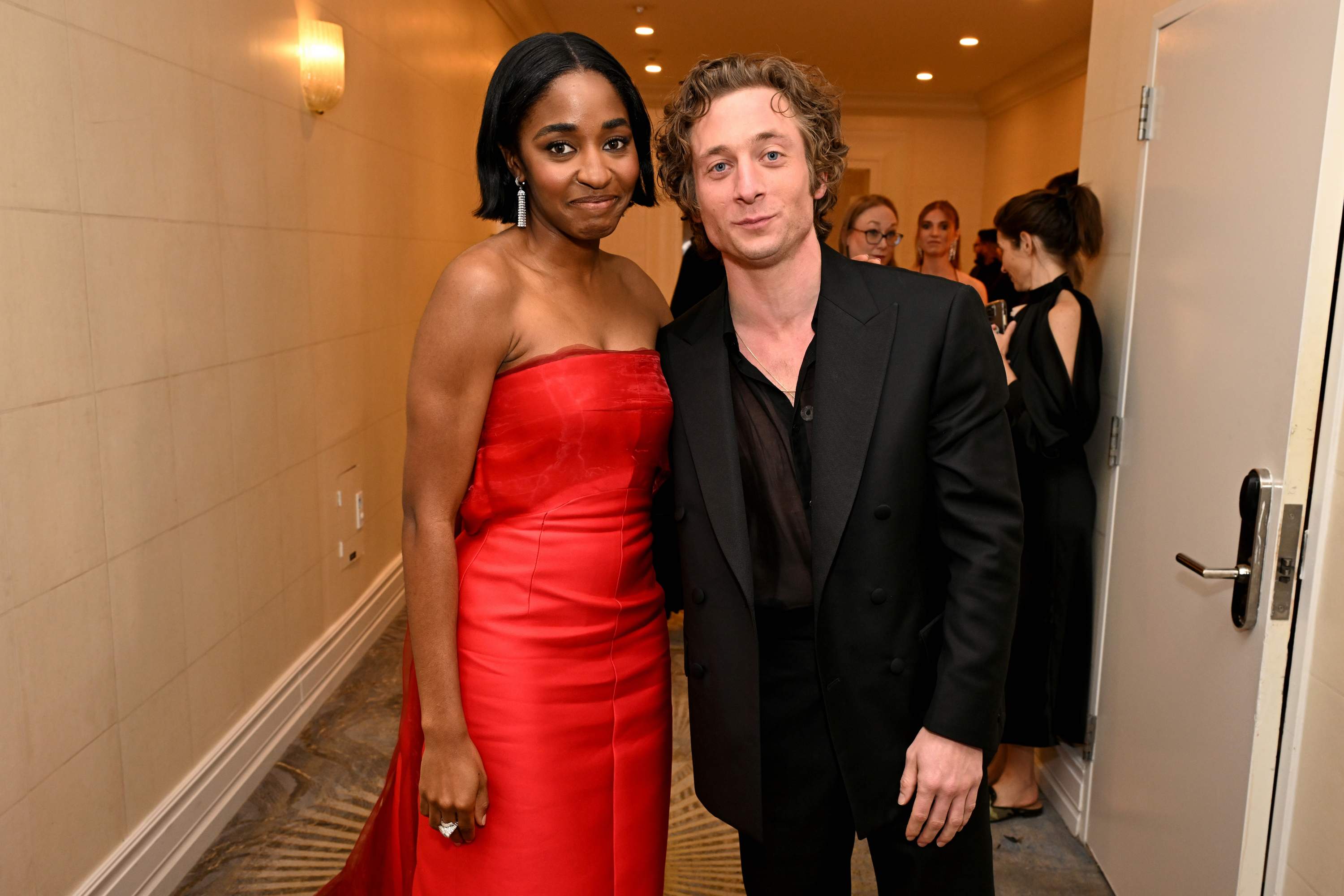 81stgoldenglobes-pressroombackstage010.jpg