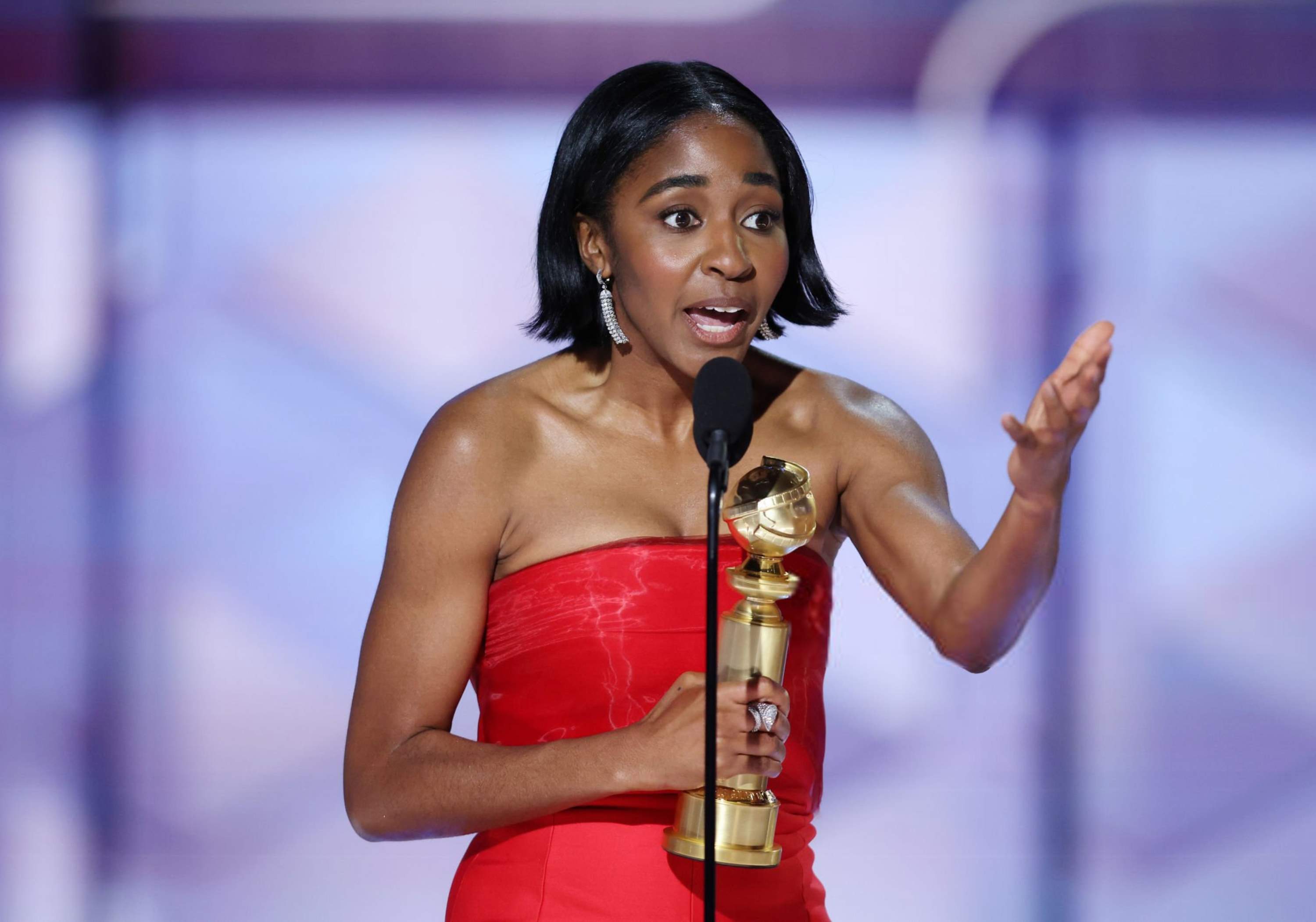 81stgoldenglobes-show005.jpg 81stgoldenglobes-show005.jpg