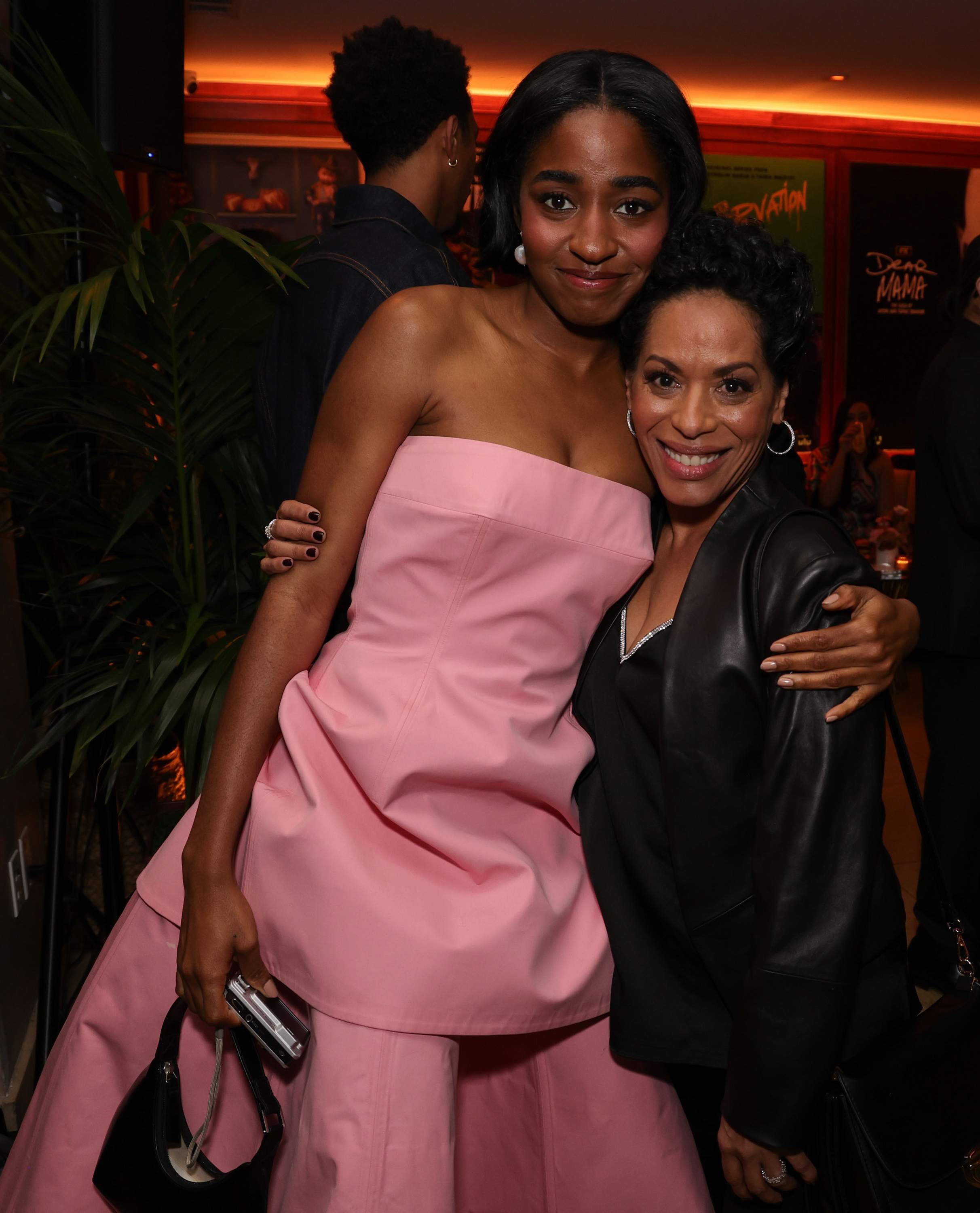 fxemmyparty-inside003.jpg fxemmyparty-inside003.jpg