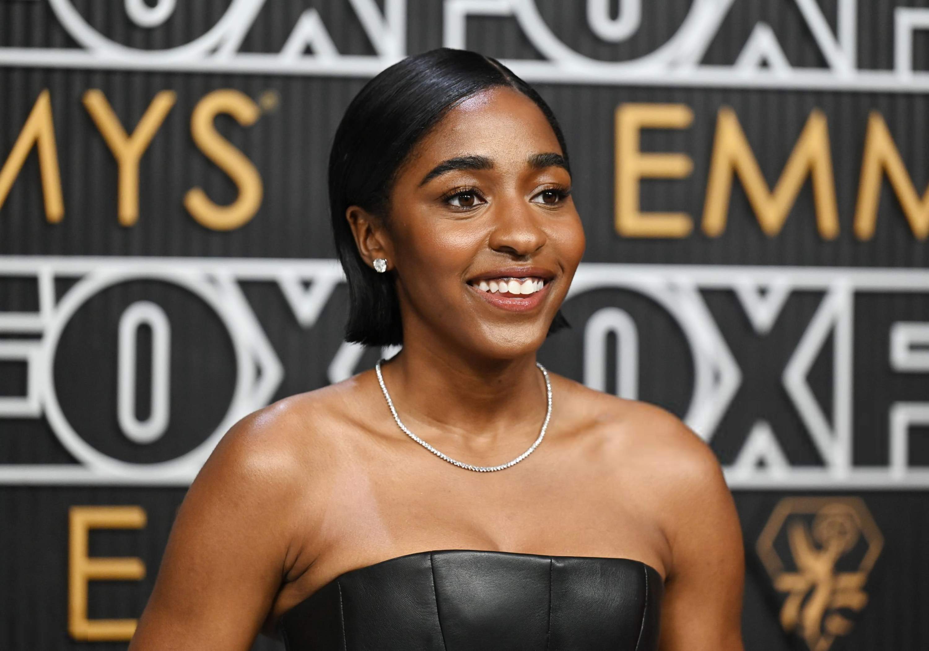 75themmyawards-arrivals002.jpg
