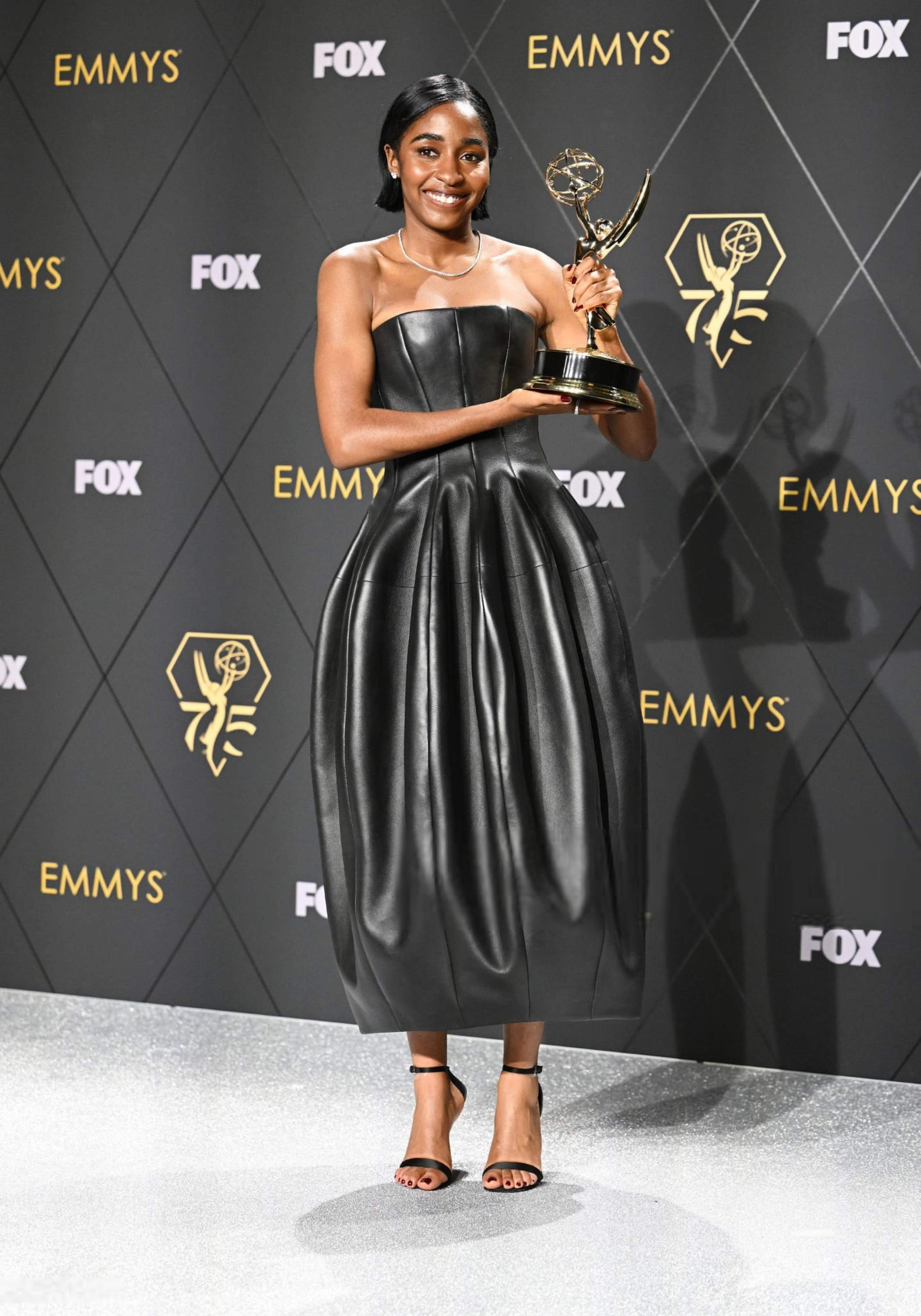 75themmyawards-pressroom009.jpg