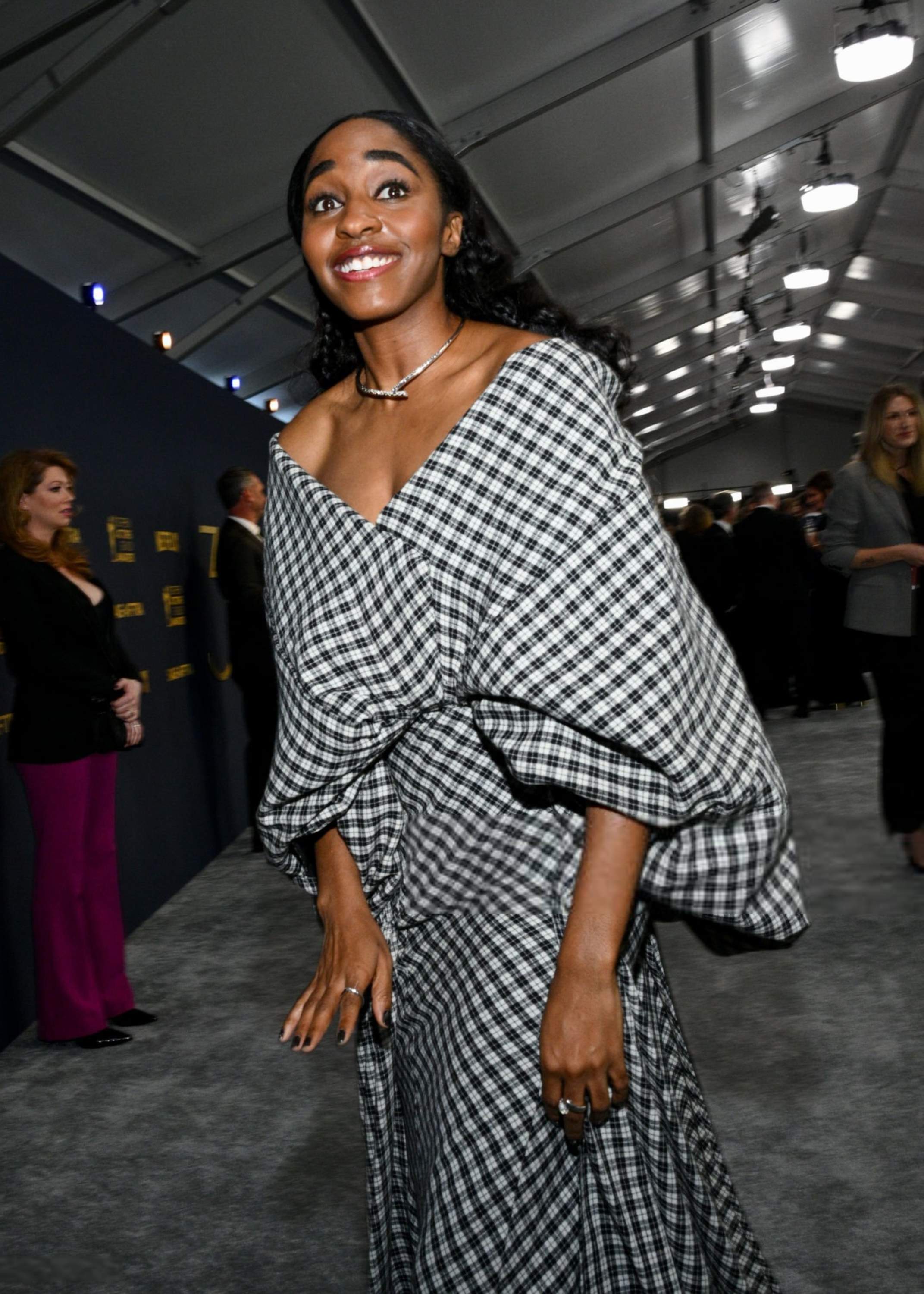 30thsagawards-arrivals014.jpg 30thsagawards-arrivals014.jpg