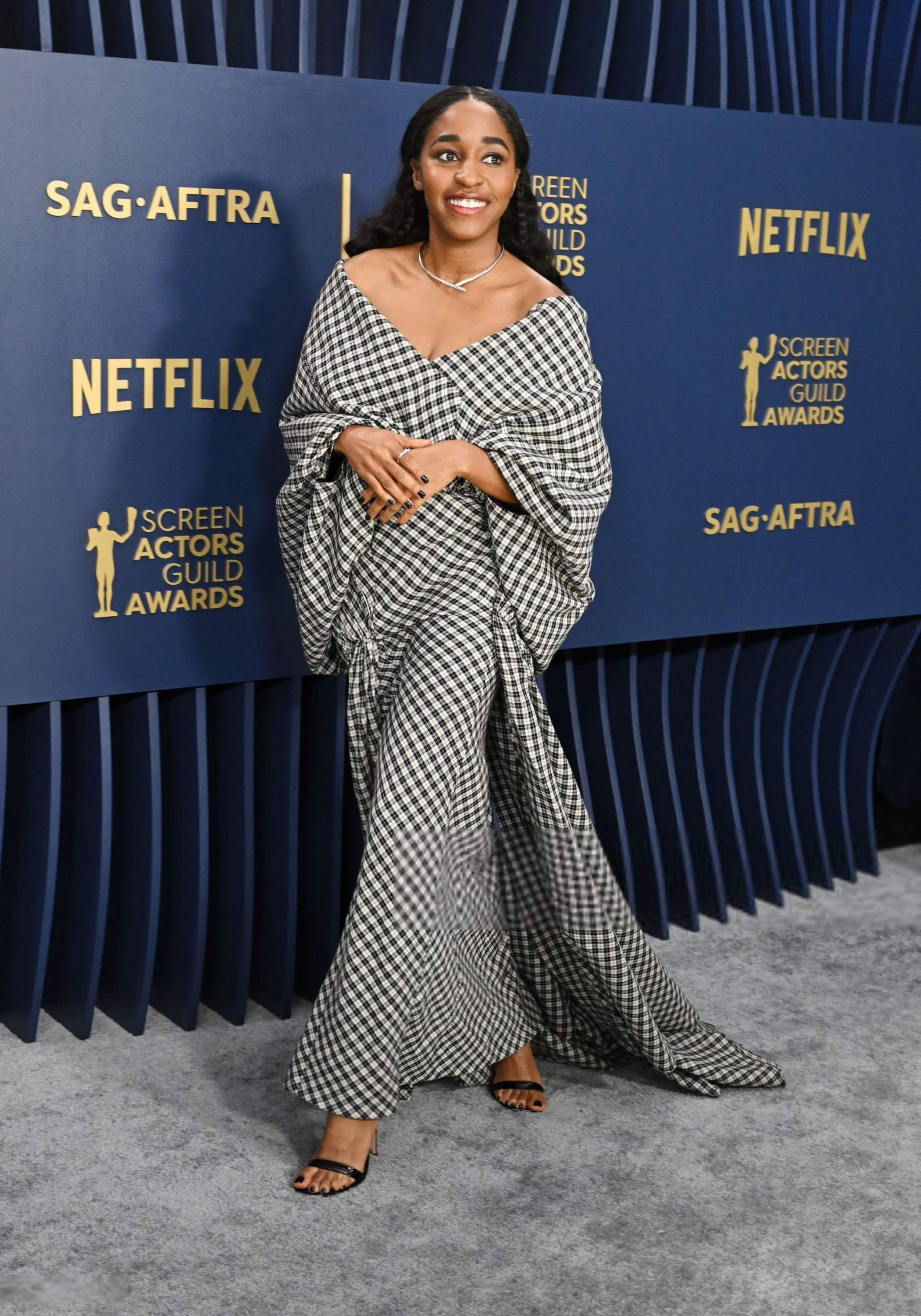 30thsagawards-arrivals020.jpg 30thsagawards-arrivals020.jpg