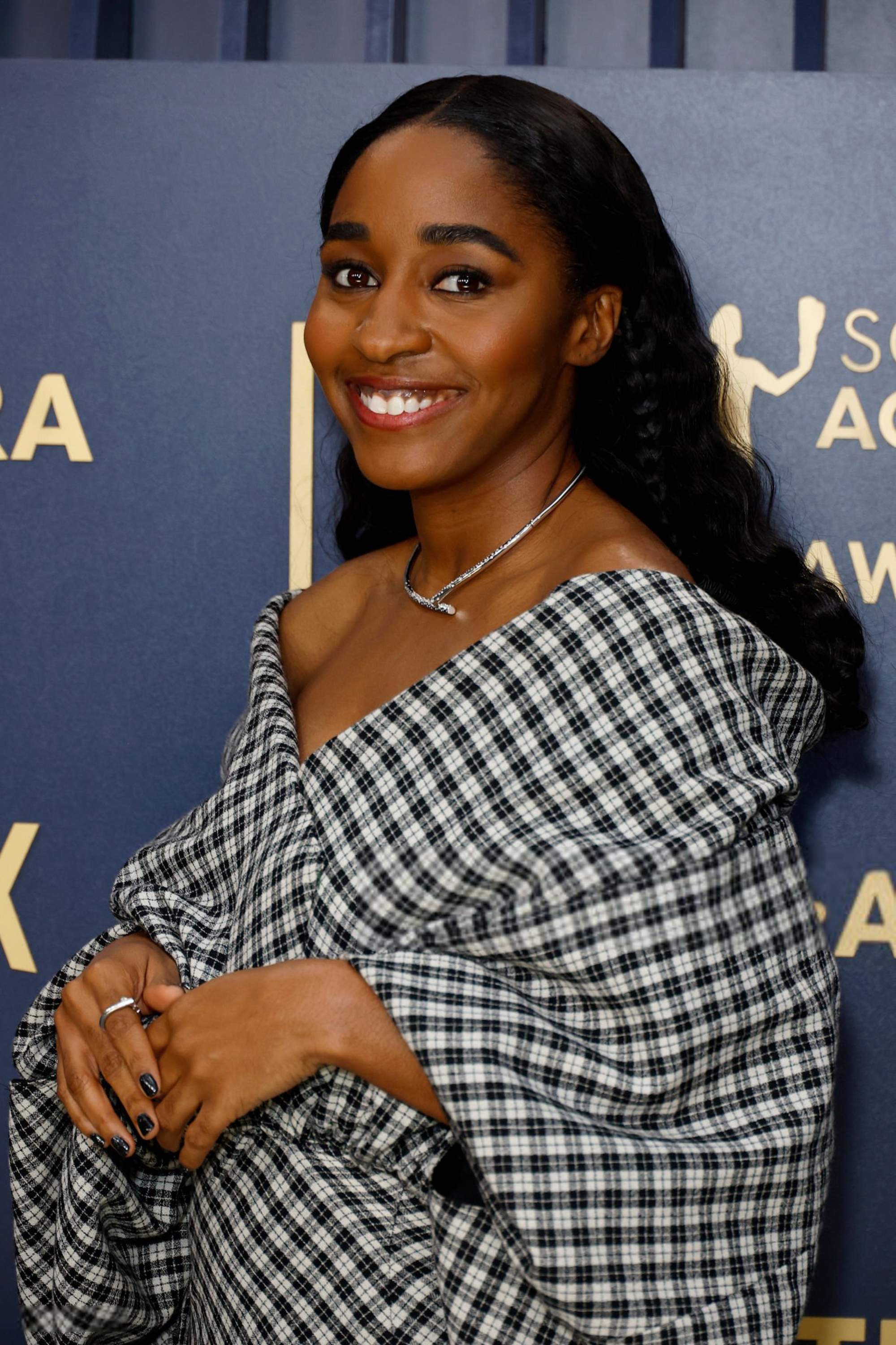 30thsagawards-arrivals023.jpg 30thsagawards-arrivals023.jpg
