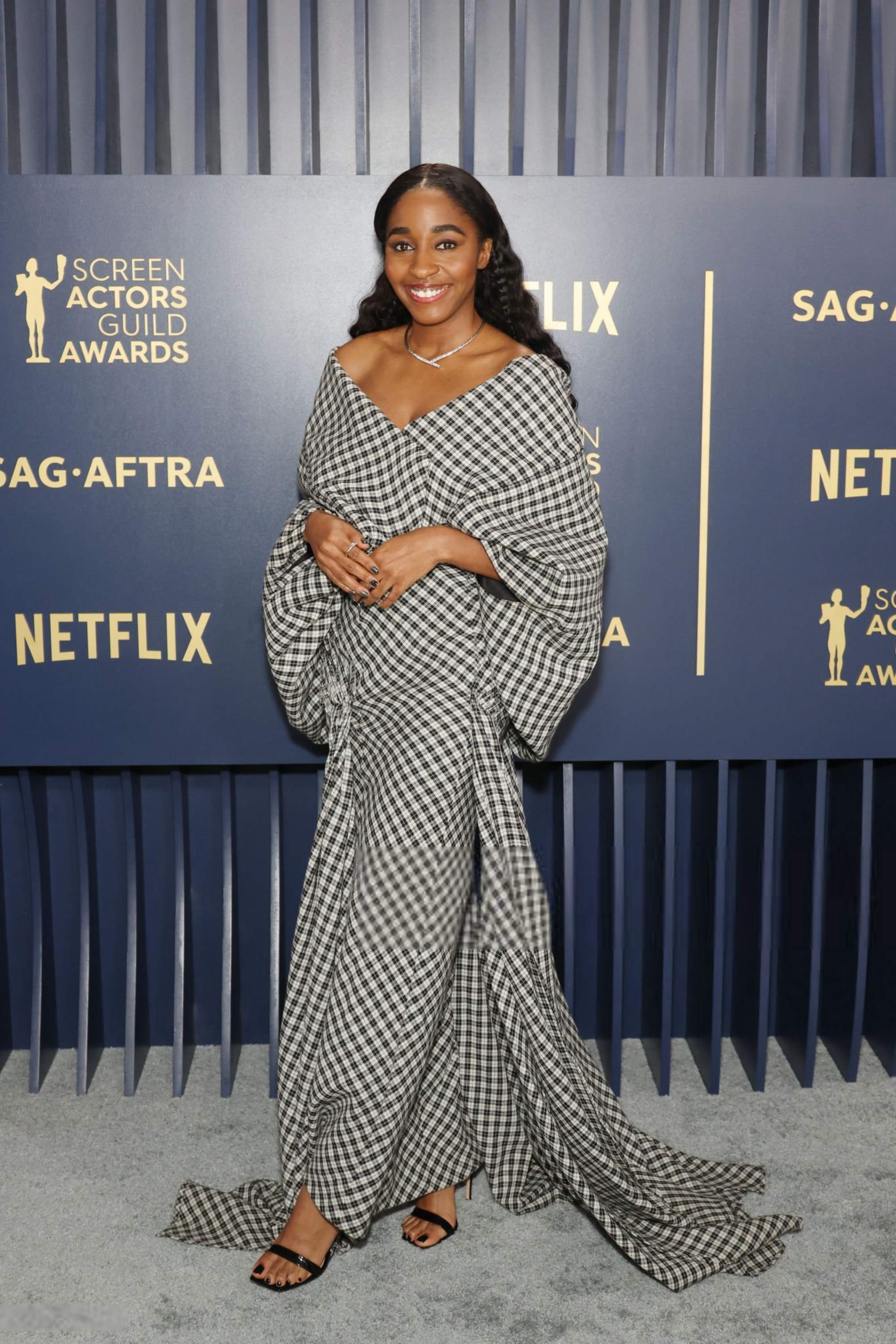 30thsagawards-arrivals028.jpg 30thsagawards-arrivals028.jpg