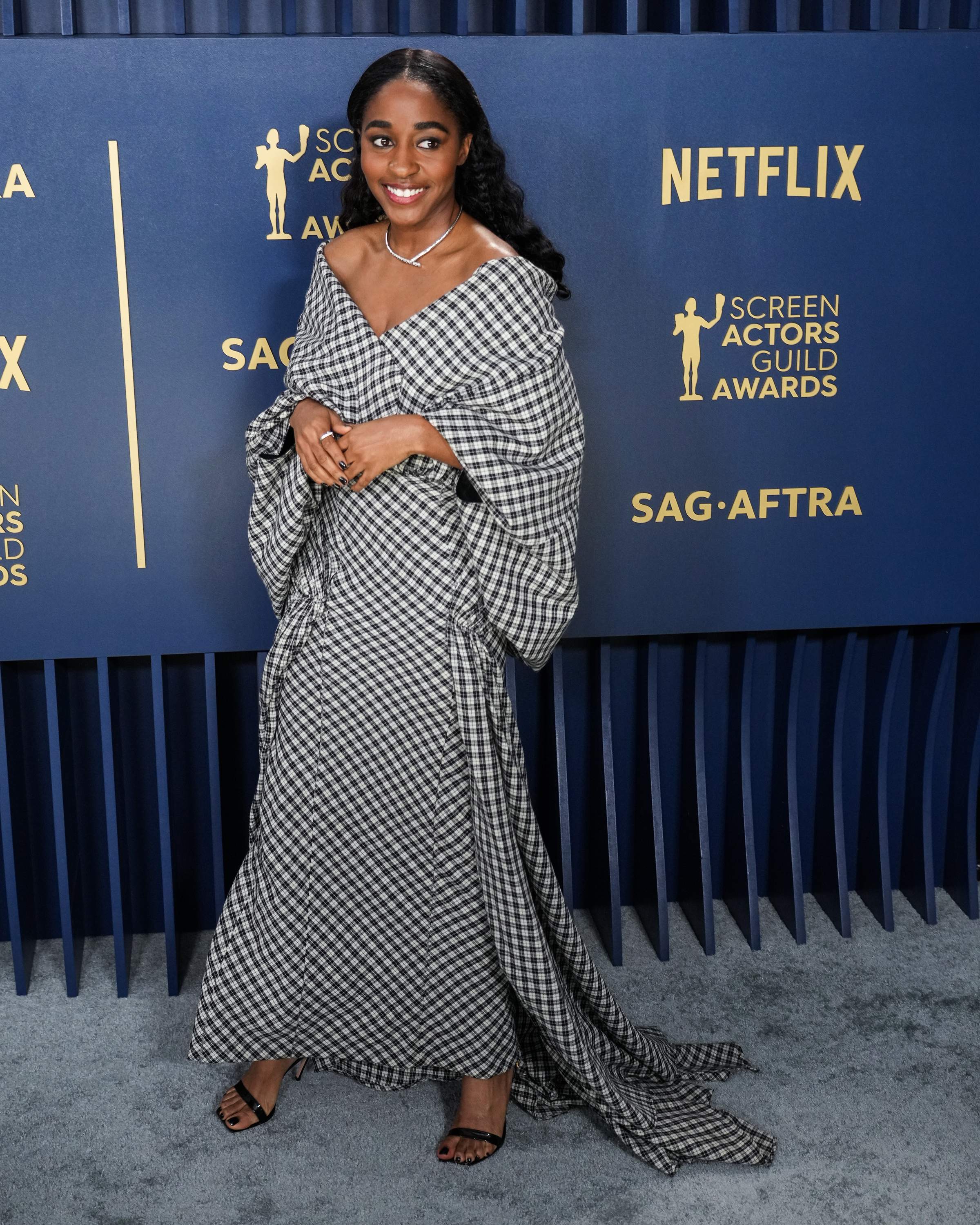 30thsagawards-arrivals046.jpg 30thsagawards-arrivals046.jpg