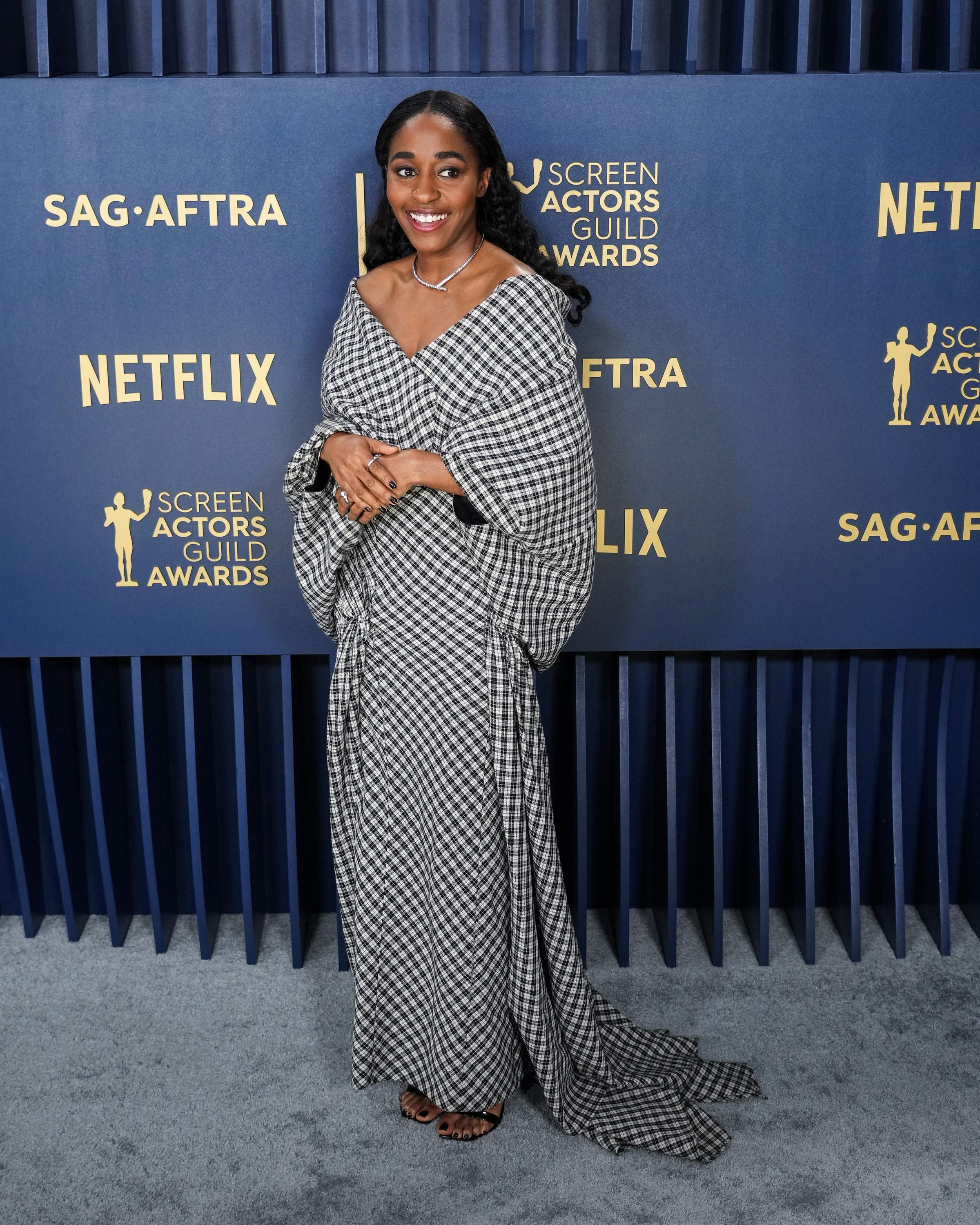 30thsagawards-arrivals056.jpg 30thsagawards-arrivals056.jpg