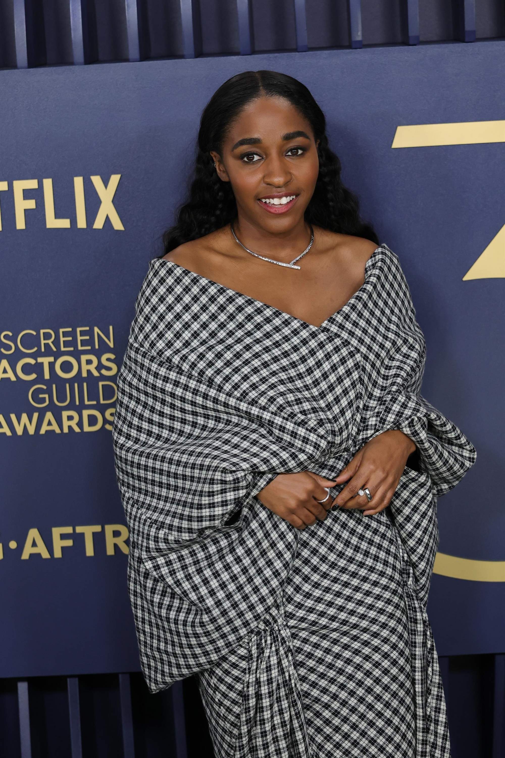 30thsagawards-arrivals086.jpg 30thsagawards-arrivals086.jpg