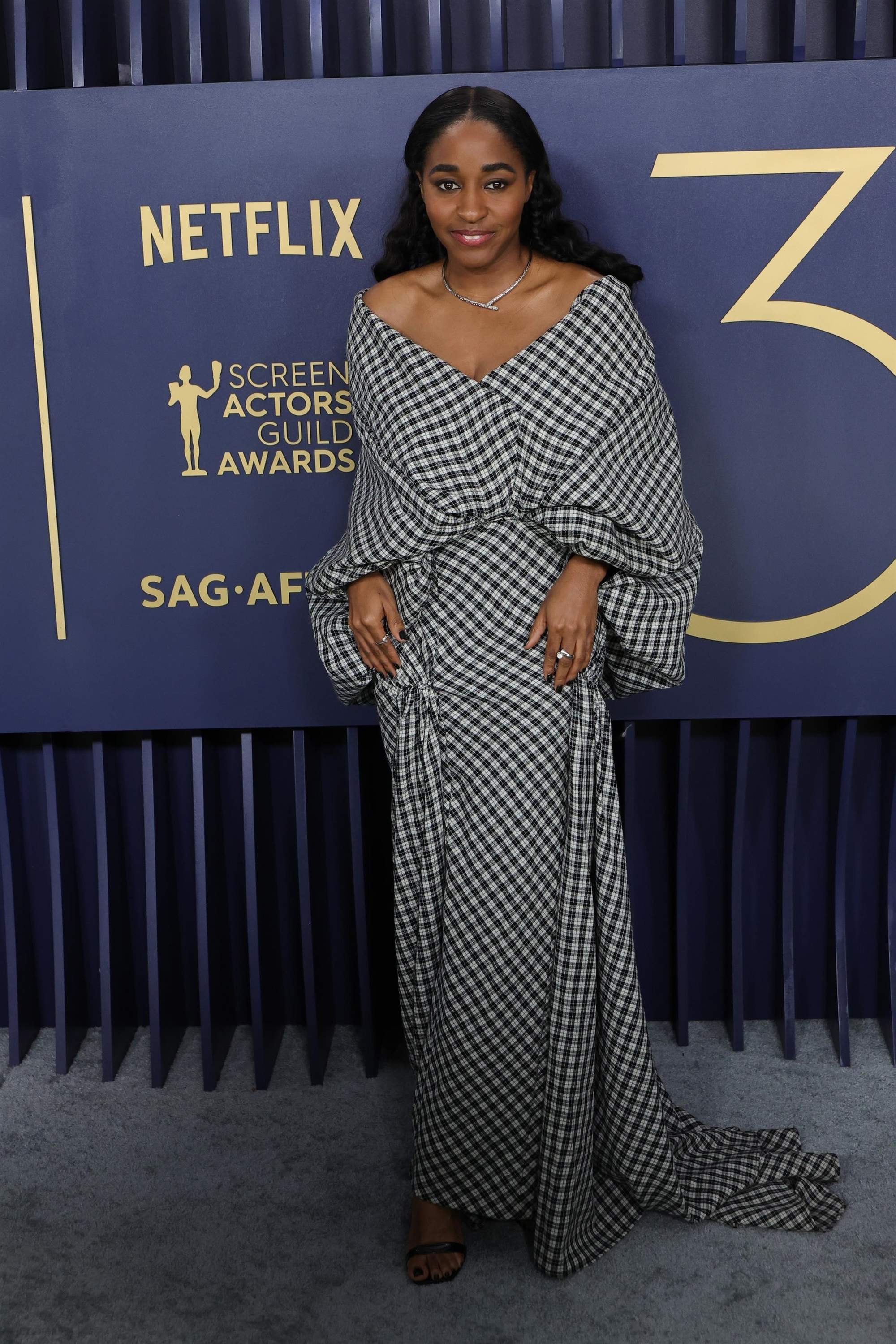 30thsagawards-arrivals087.jpg 30thsagawards-arrivals087.jpg