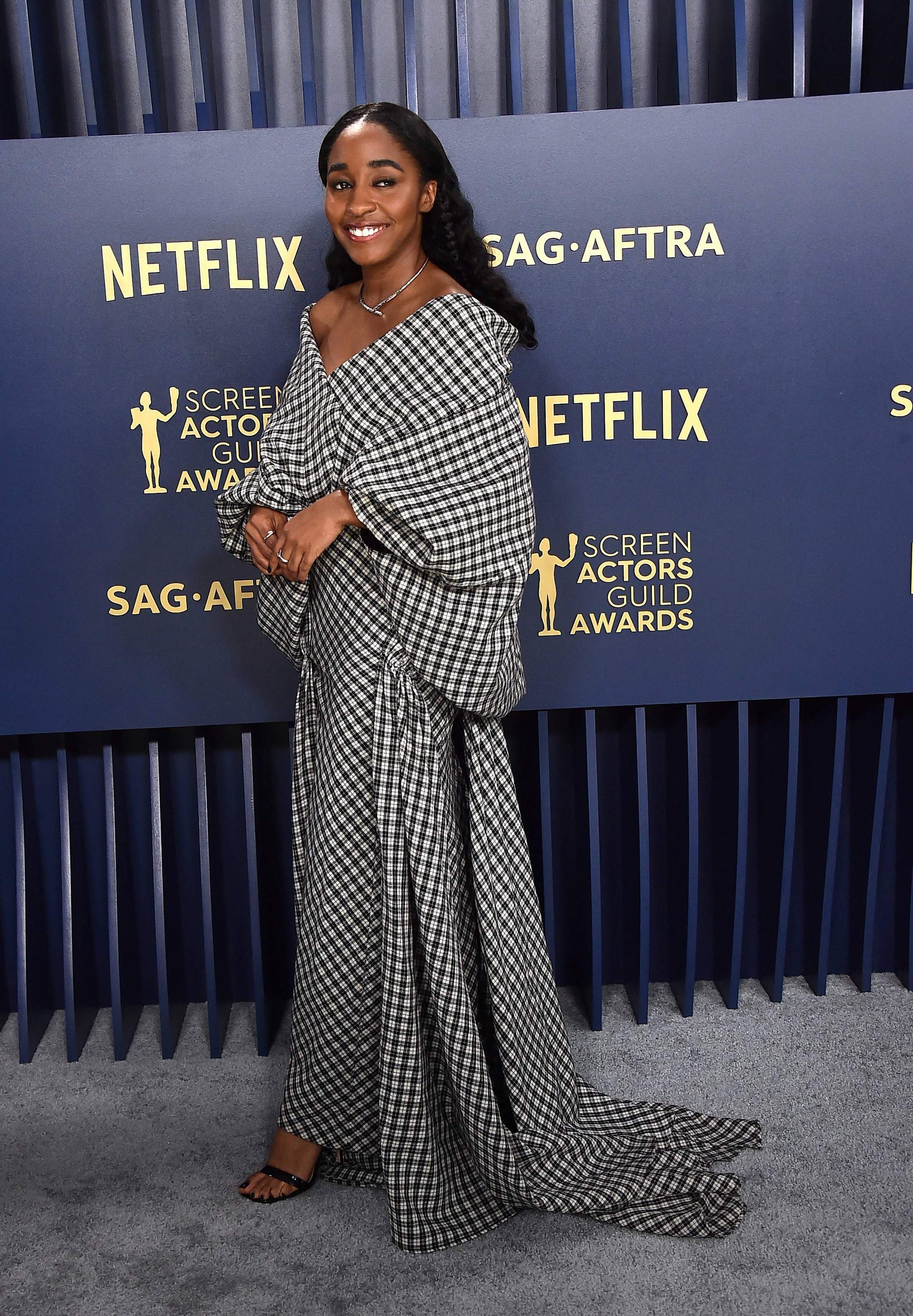 30thsagawards-arrivals088.jpg 30thsagawards-arrivals088.jpg