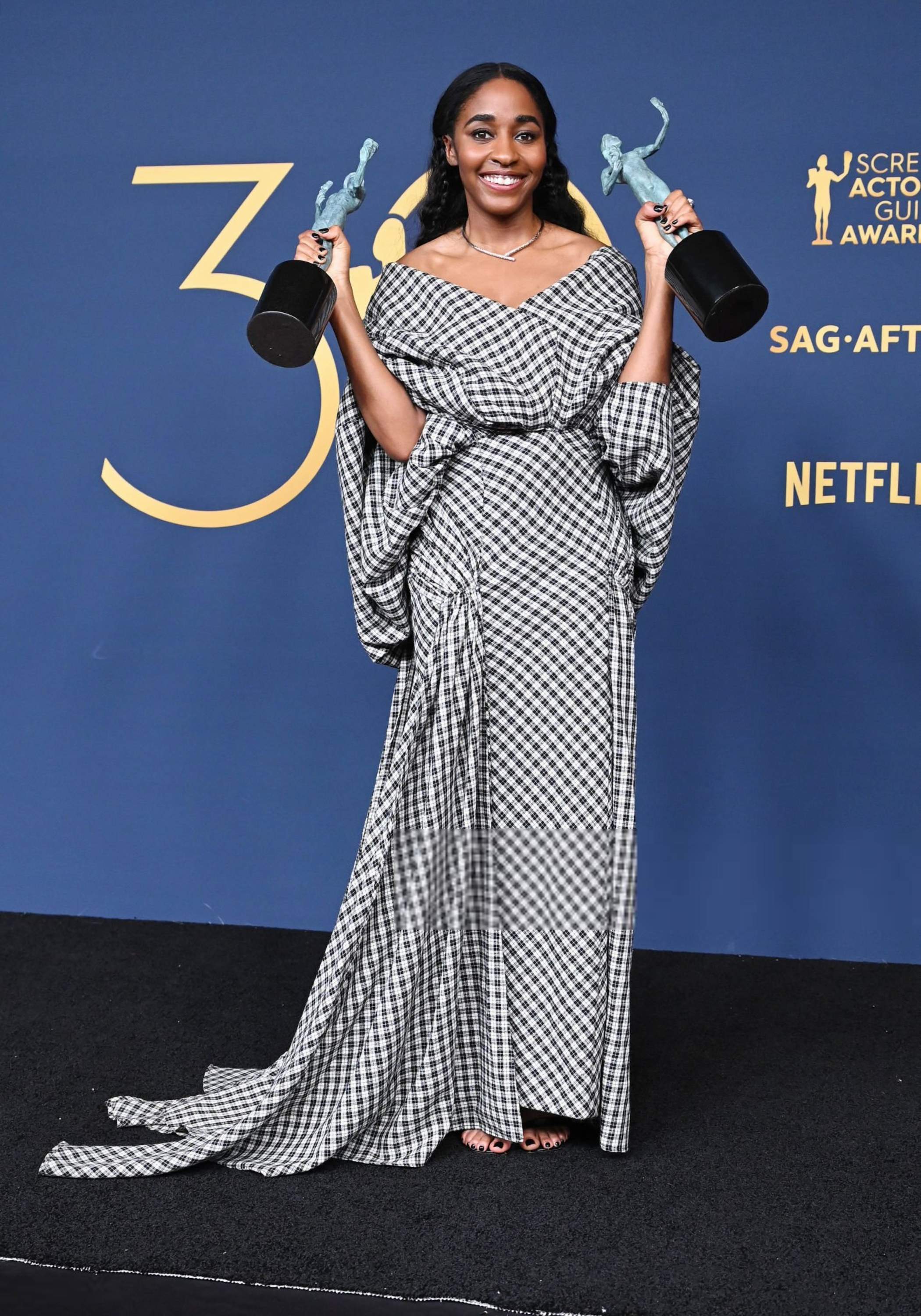 30thsagawards-pressroom003.jpg 30thsagawards-pressroom003.jpg