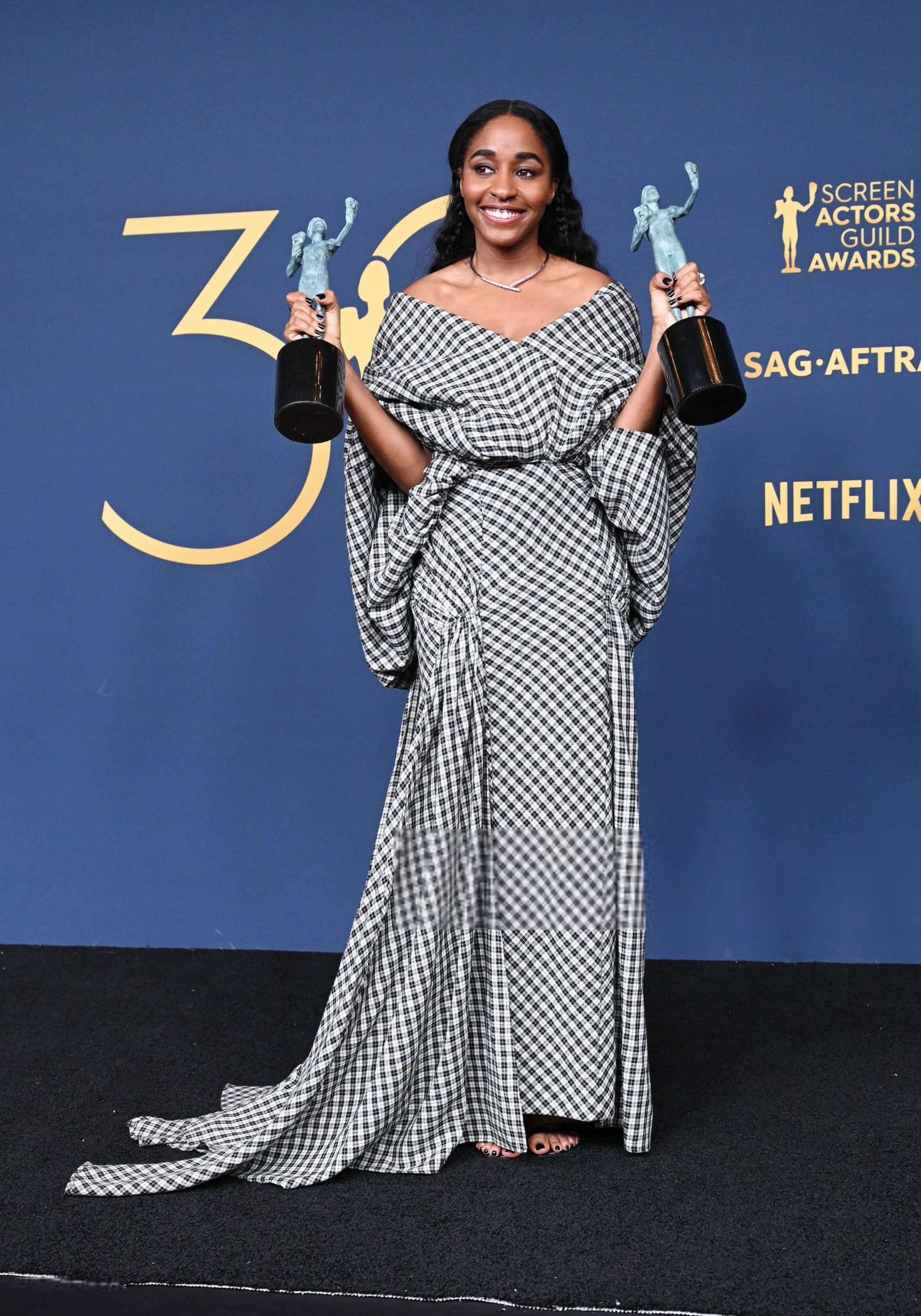 30thsagawards-pressroom011.jpg 30thsagawards-pressroom011.jpg