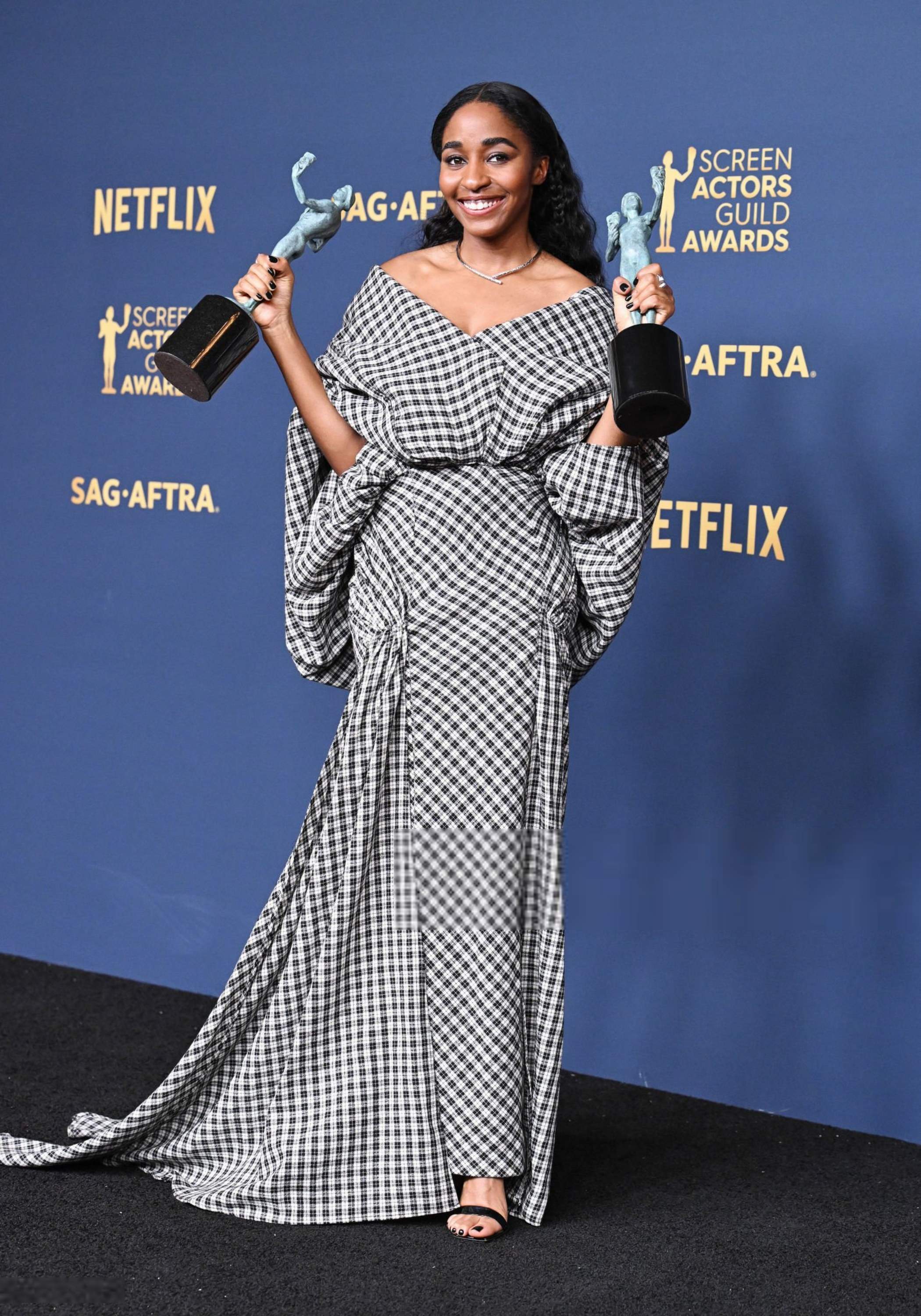 30thsagawards-pressroom021.jpg 30thsagawards-pressroom021.jpg