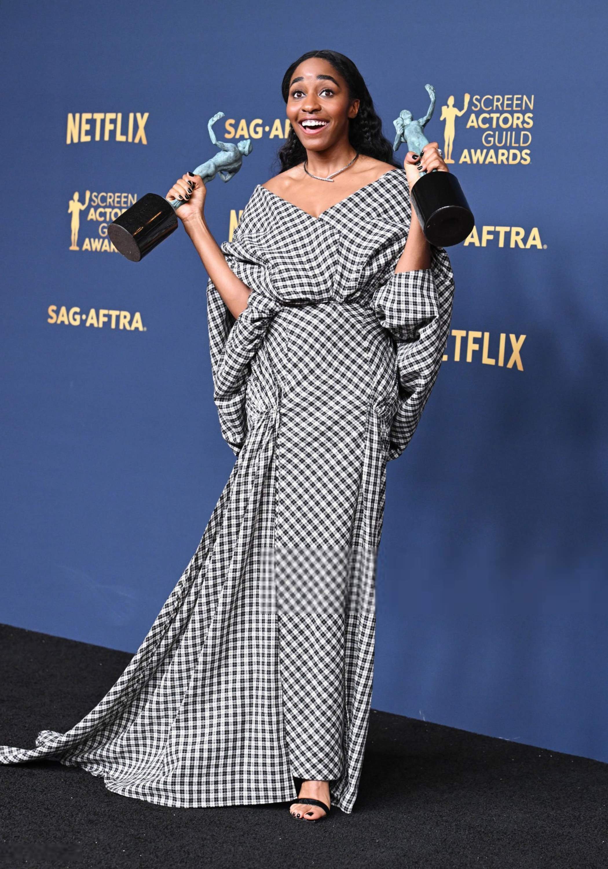 30thsagawards-pressroom025.jpg 30thsagawards-pressroom025.jpg