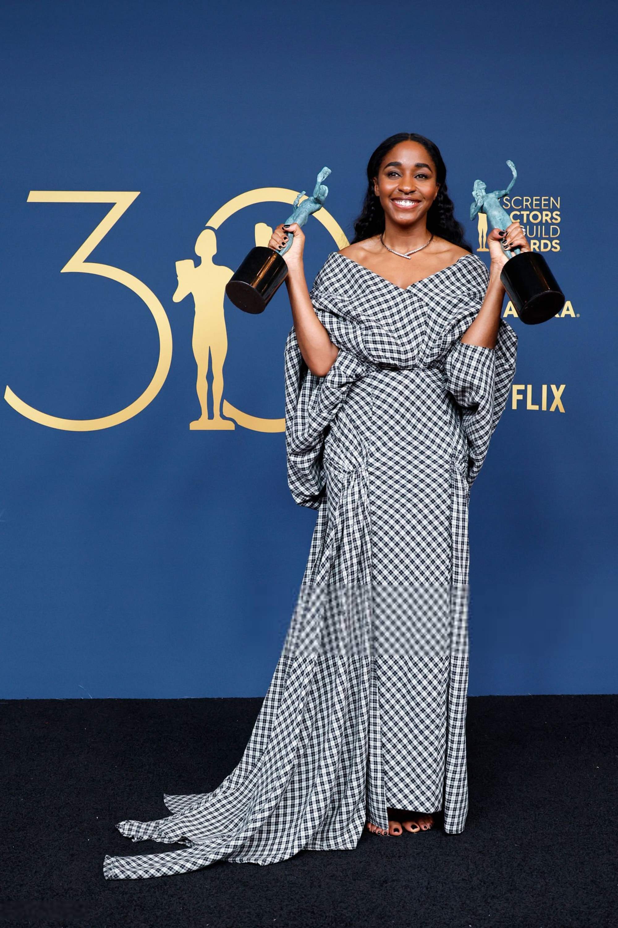 30thsagawards-pressroom027.jpg 30thsagawards-pressroom027.jpg