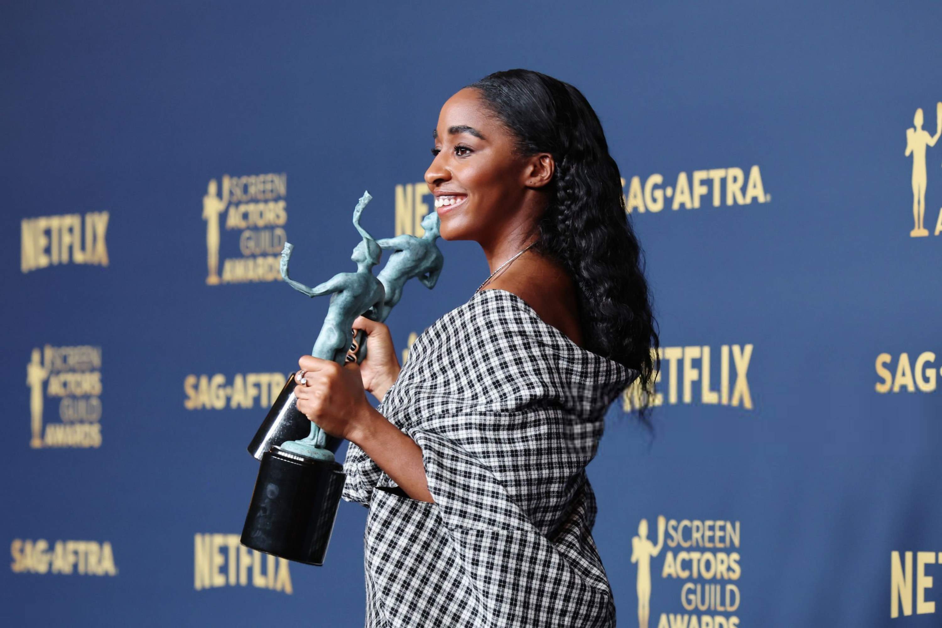 30thsagawards-pressroom044.jpg 30thsagawards-pressroom044.jpg