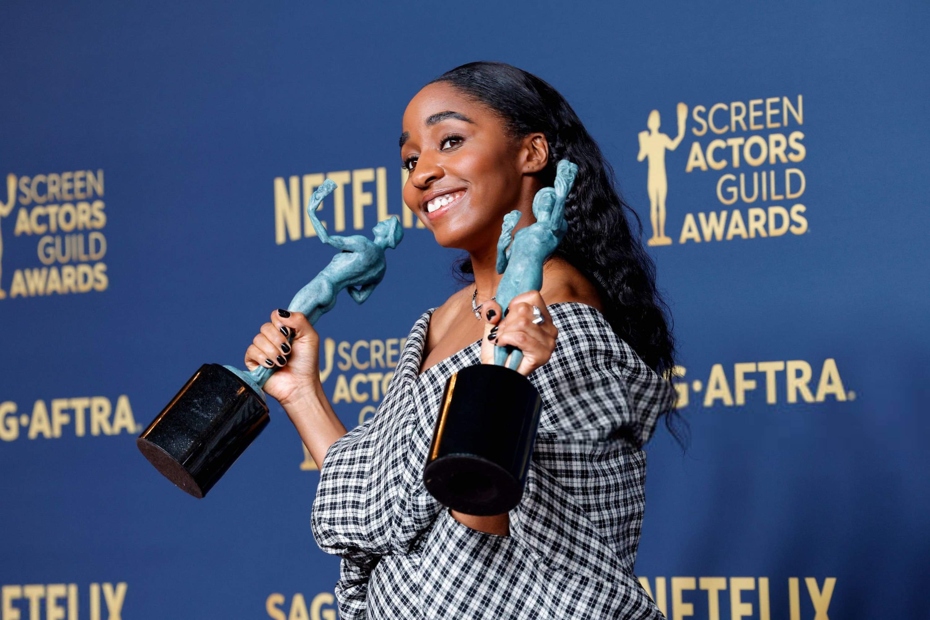 30thsagawards-pressroom049.jpg 30thsagawards-pressroom049.jpg