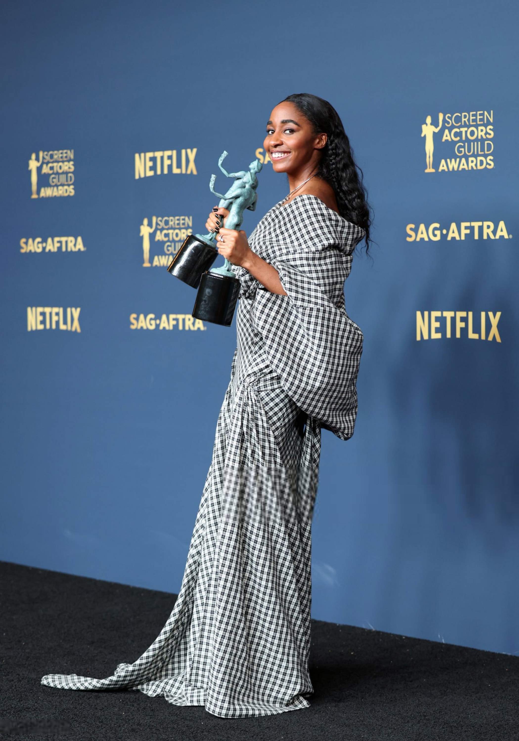 30thsagawards-pressroom072.jpg 30thsagawards-pressroom072.jpg