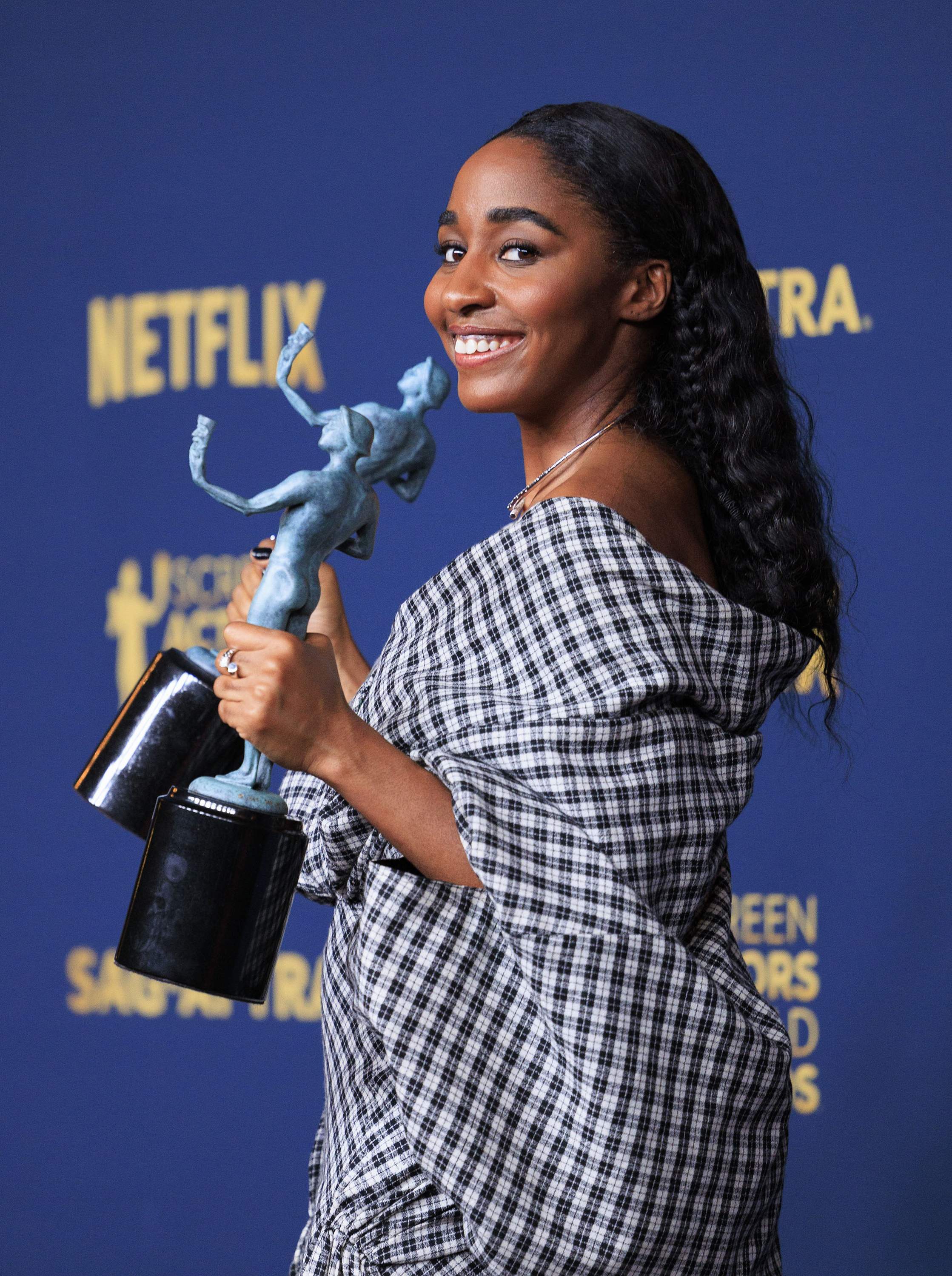 30thsagawards-pressroom182.jpg 30thsagawards-pressroom182.jpg