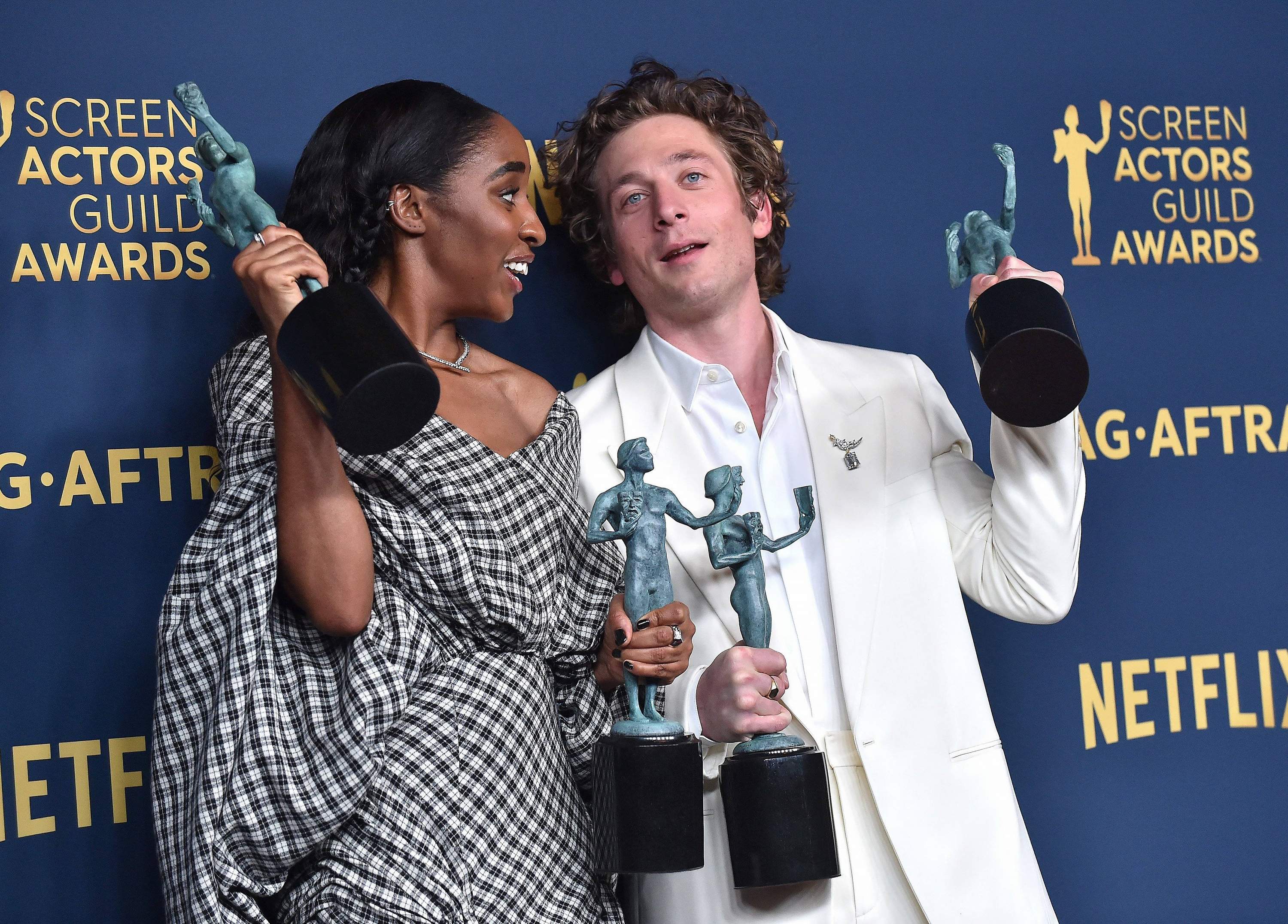 30thsagawards-pressroom217.jpg 30thsagawards-pressroom217.jpg