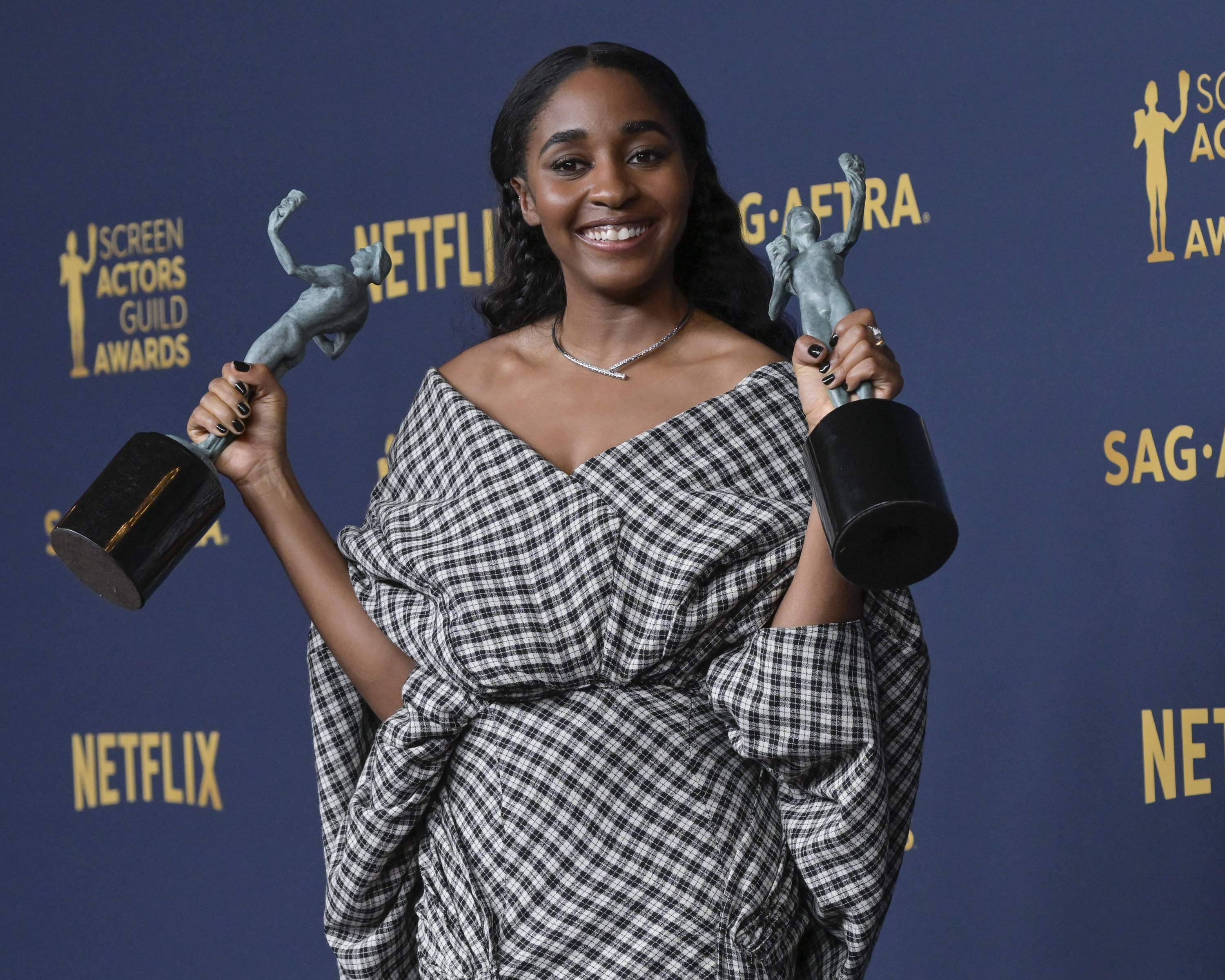 30thsagawards-pressroom237.jpg 30thsagawards-pressroom237.jpg