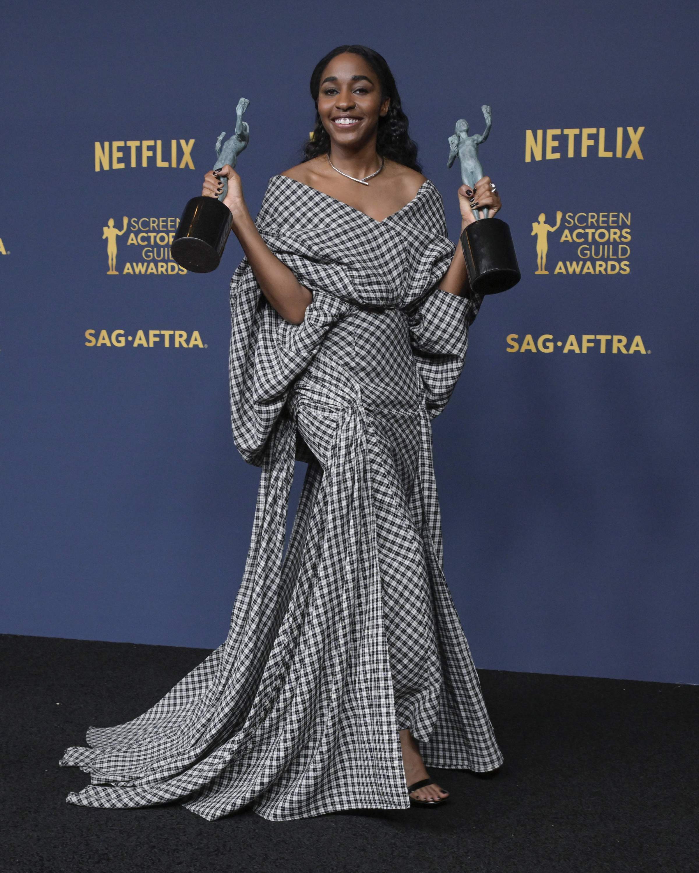 30thsagawards-pressroom238.jpg 30thsagawards-pressroom238.jpg