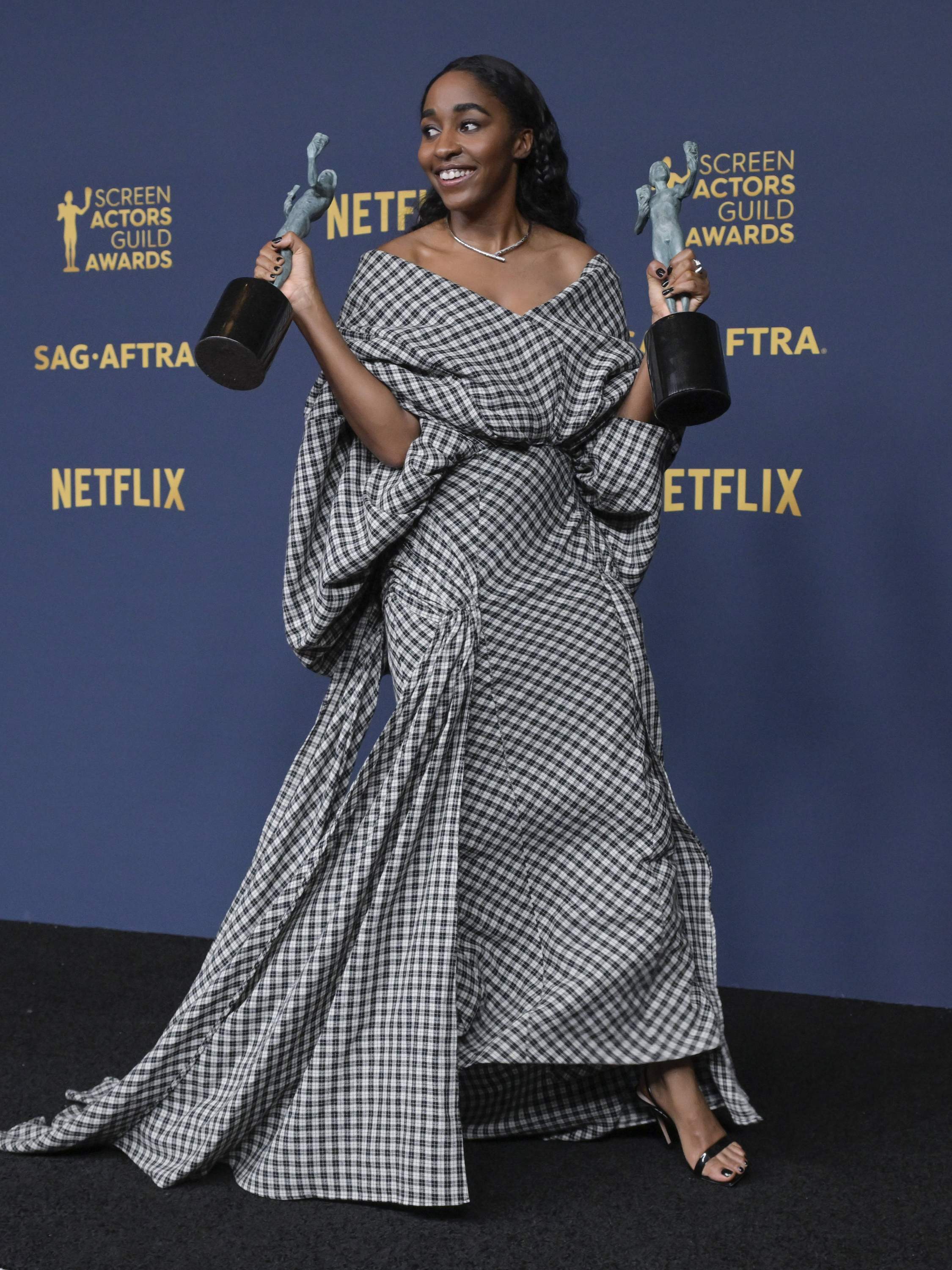 30thsagawards-pressroom241.jpg 30thsagawards-pressroom241.jpg