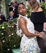 05-06-2024_metgala-arrivals011.jpg