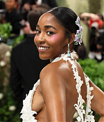 05-06-2024_metgala-arrivals029.jpg