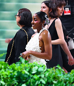 05-06-2024_metgala-arrivals092.jpg