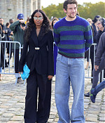 09-27-2024_loeweparisfashionweek-arrivals004.jpg