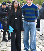 09-27-2024_loeweparisfashionweek-arrivals006.jpg