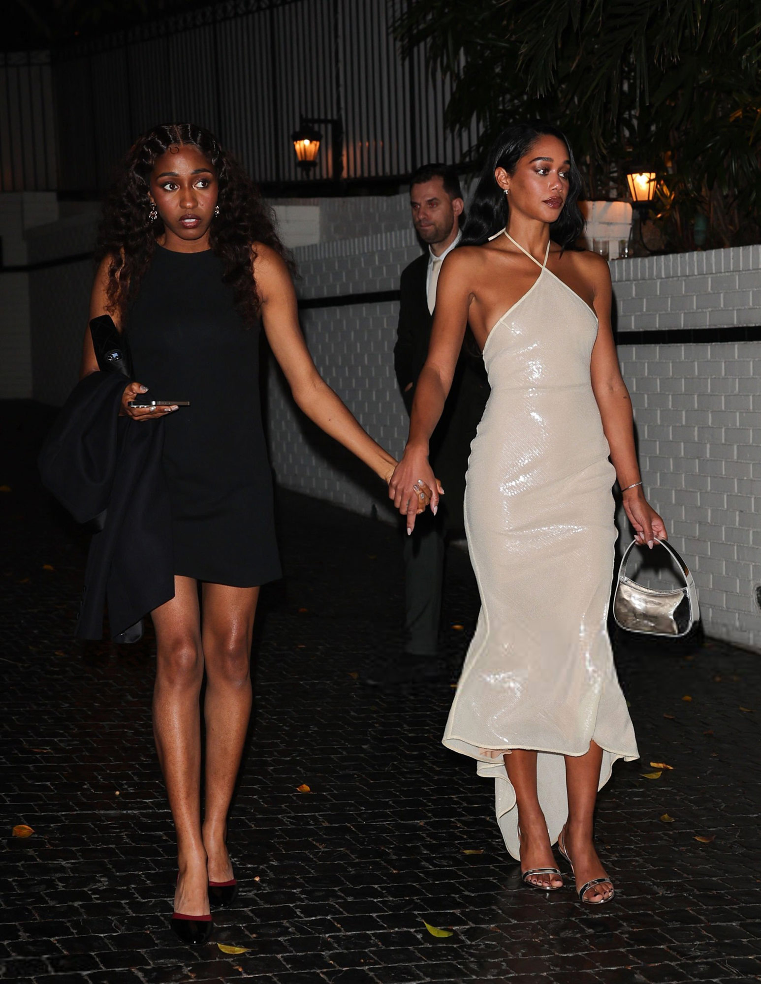 10-26-2025_vogueworld-afterparty-outside004.jpg 10-26-2025_vogueworld-afterparty-outside004.jpg
