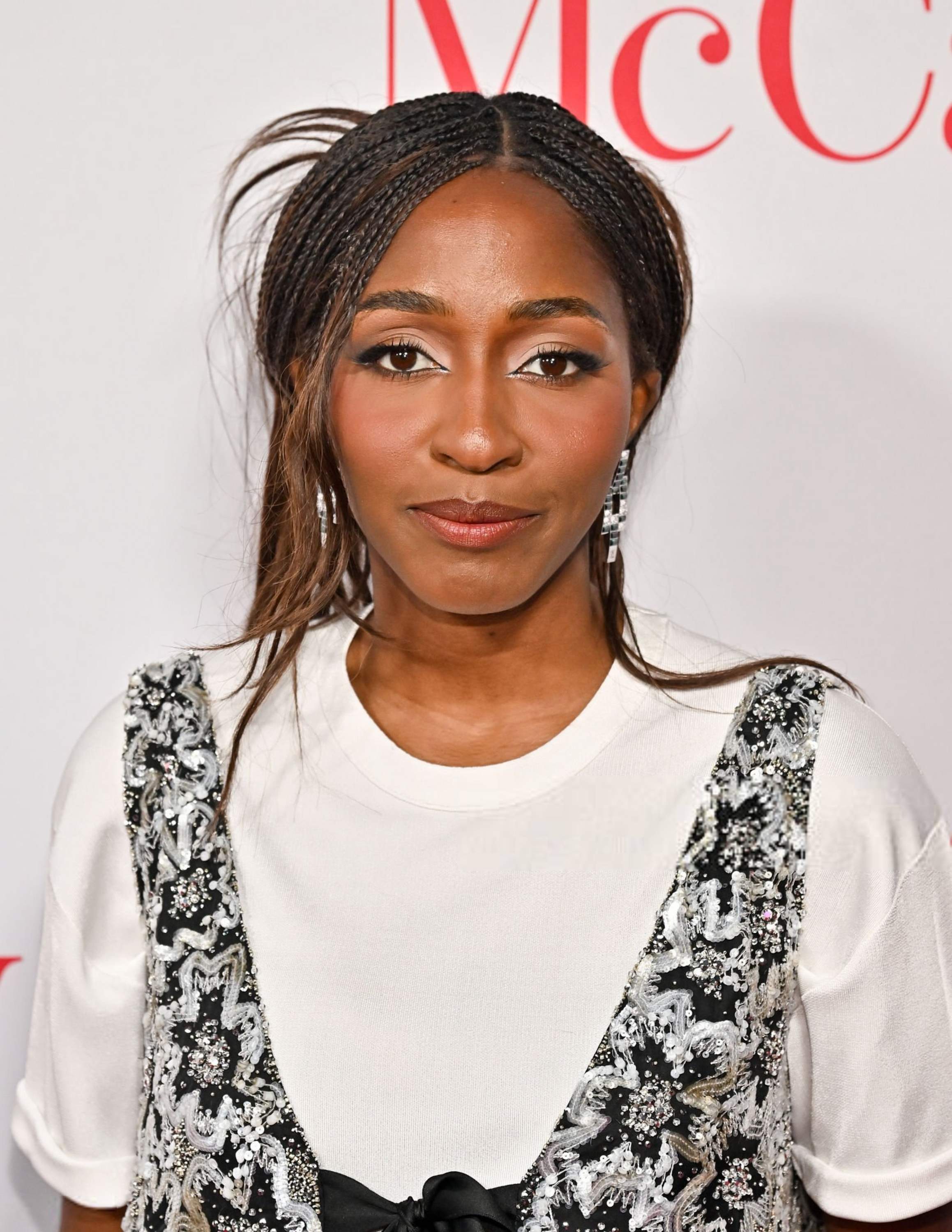 ellamccaylapremiere-arrivals007.jpg
