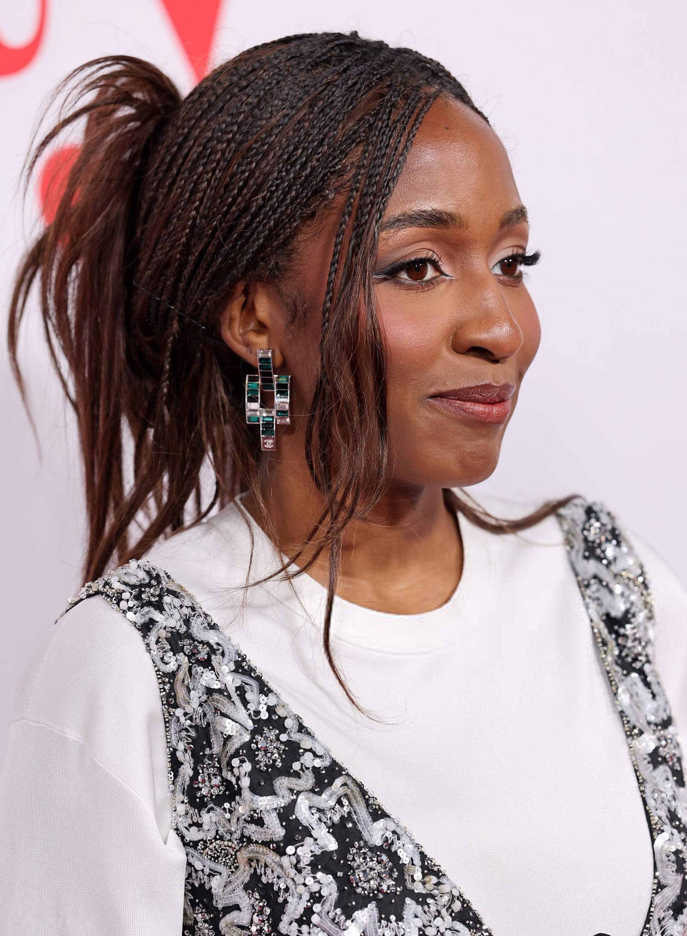 ellamccaylapremiere-arrivals026.jpg