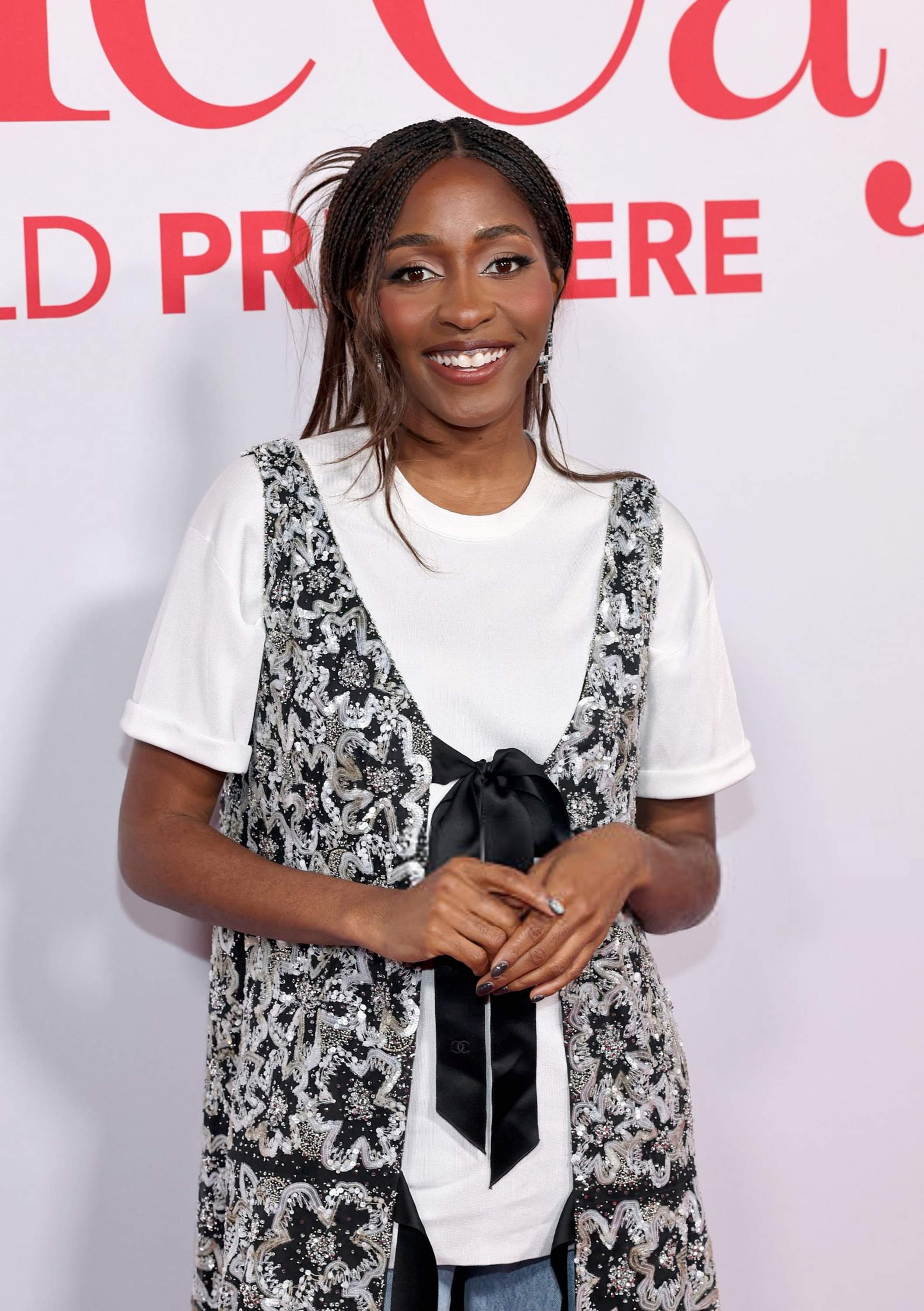 ellamccaylapremiere-arrivals028.jpg ellamccaylapremiere-arrivals028.jpg