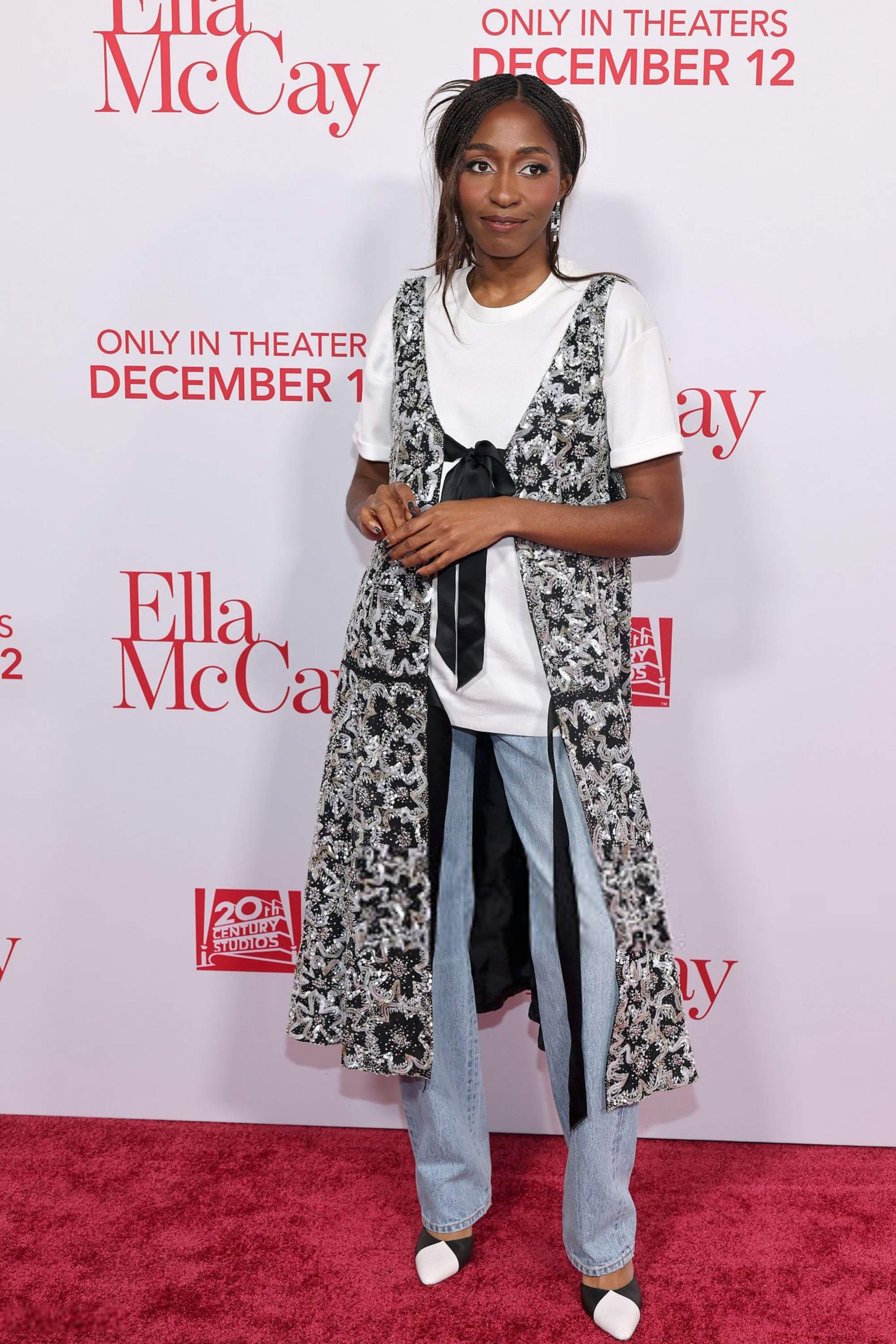 ellamccaylapremiere-arrivals029.jpg ellamccaylapremiere-arrivals029.jpg
