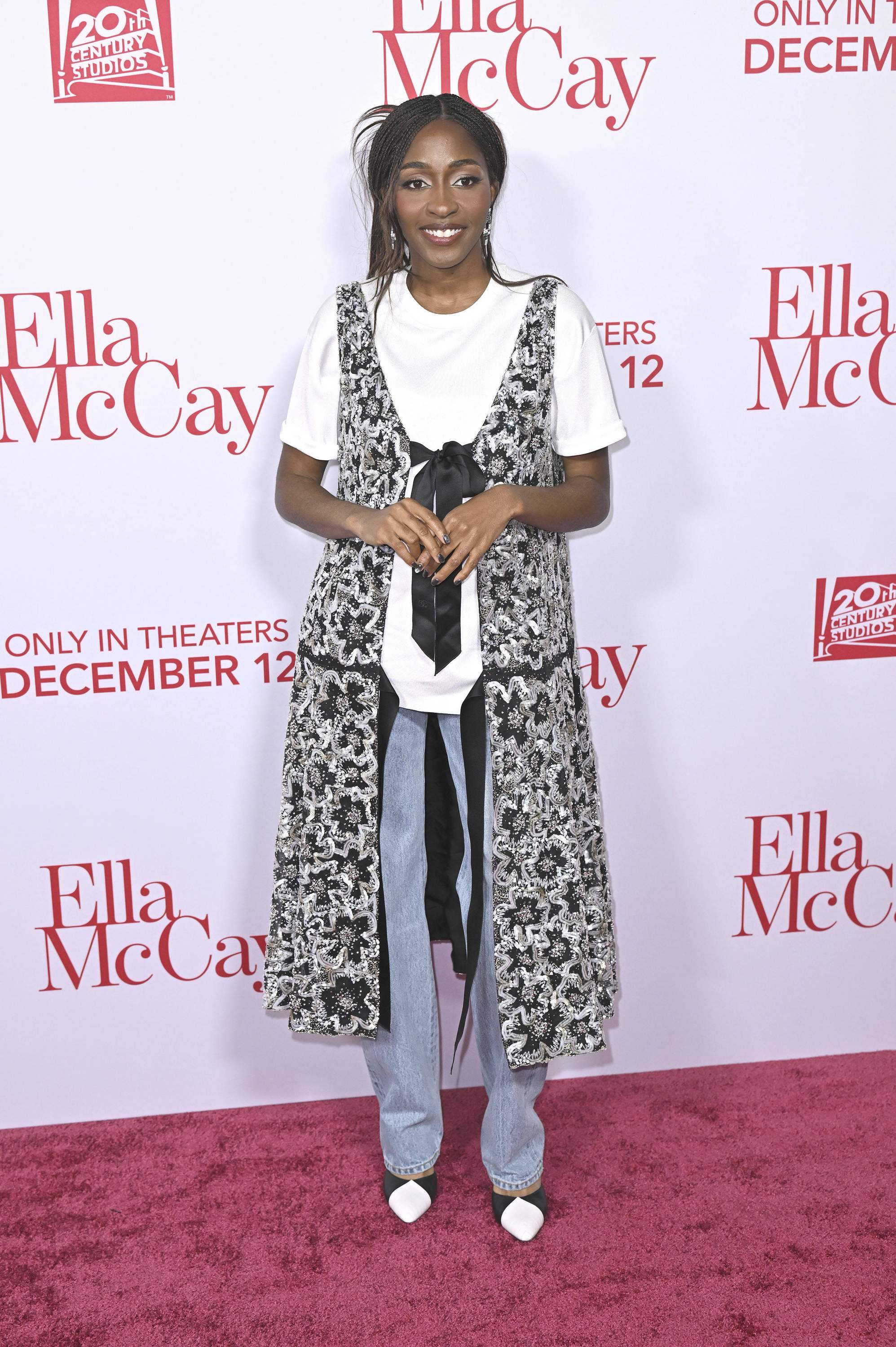 ellamccaylapremiere-arrivals038.jpg ellamccaylapremiere-arrivals038.jpg