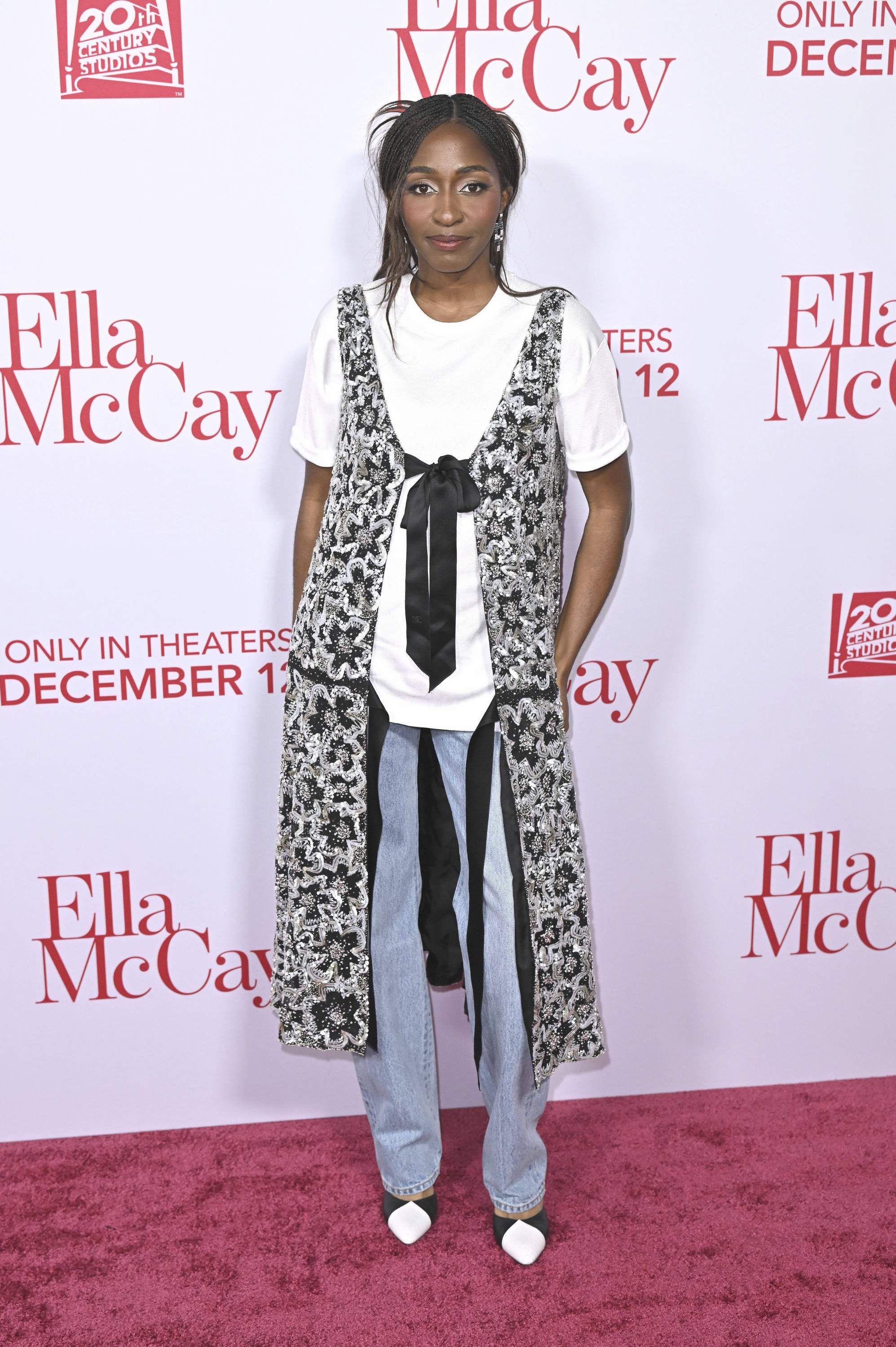 ellamccaylapremiere-arrivals039.jpg ellamccaylapremiere-arrivals039.jpg