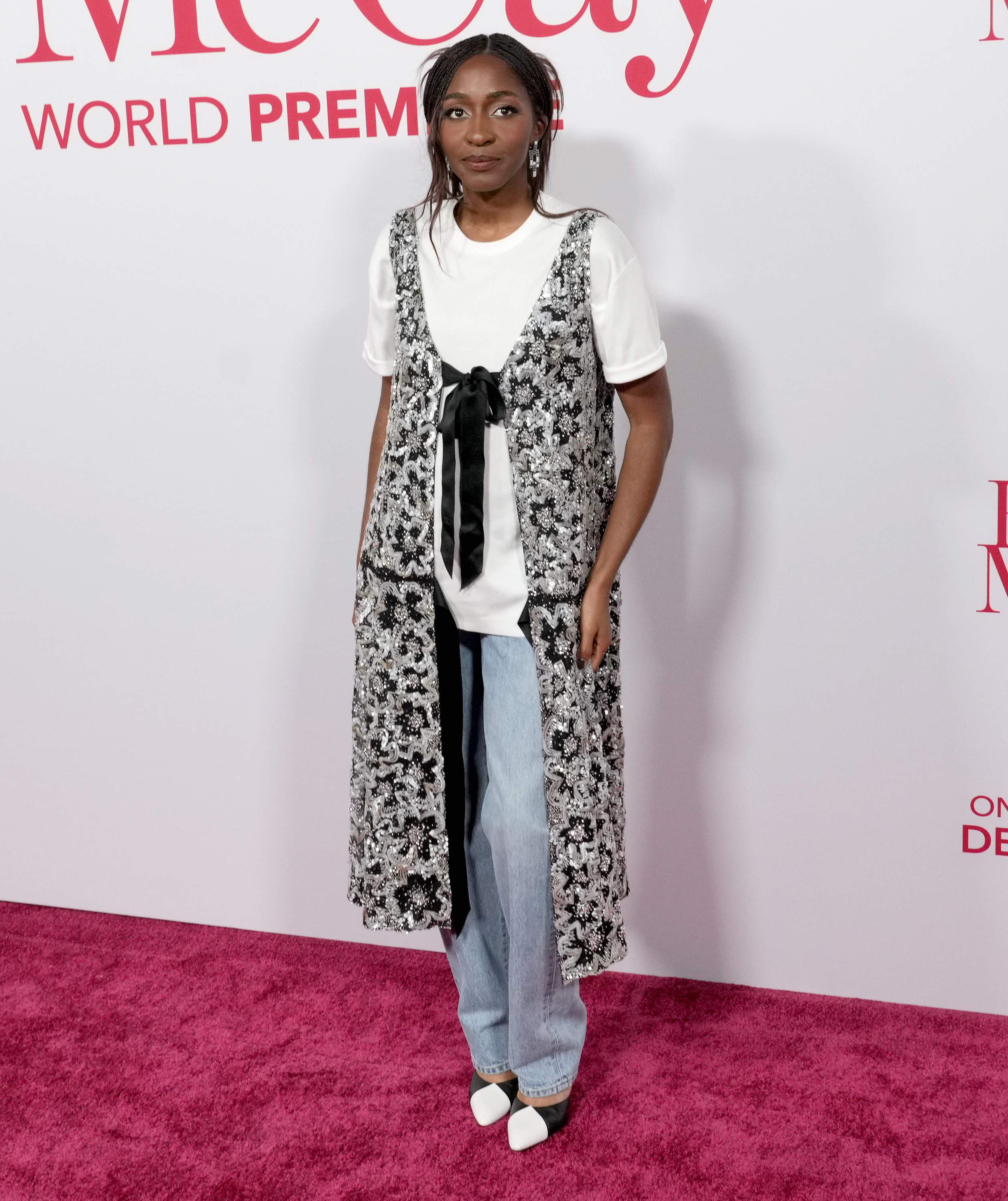 ellamccaylapremiere-arrivals060.jpg ellamccaylapremiere-arrivals060.jpg