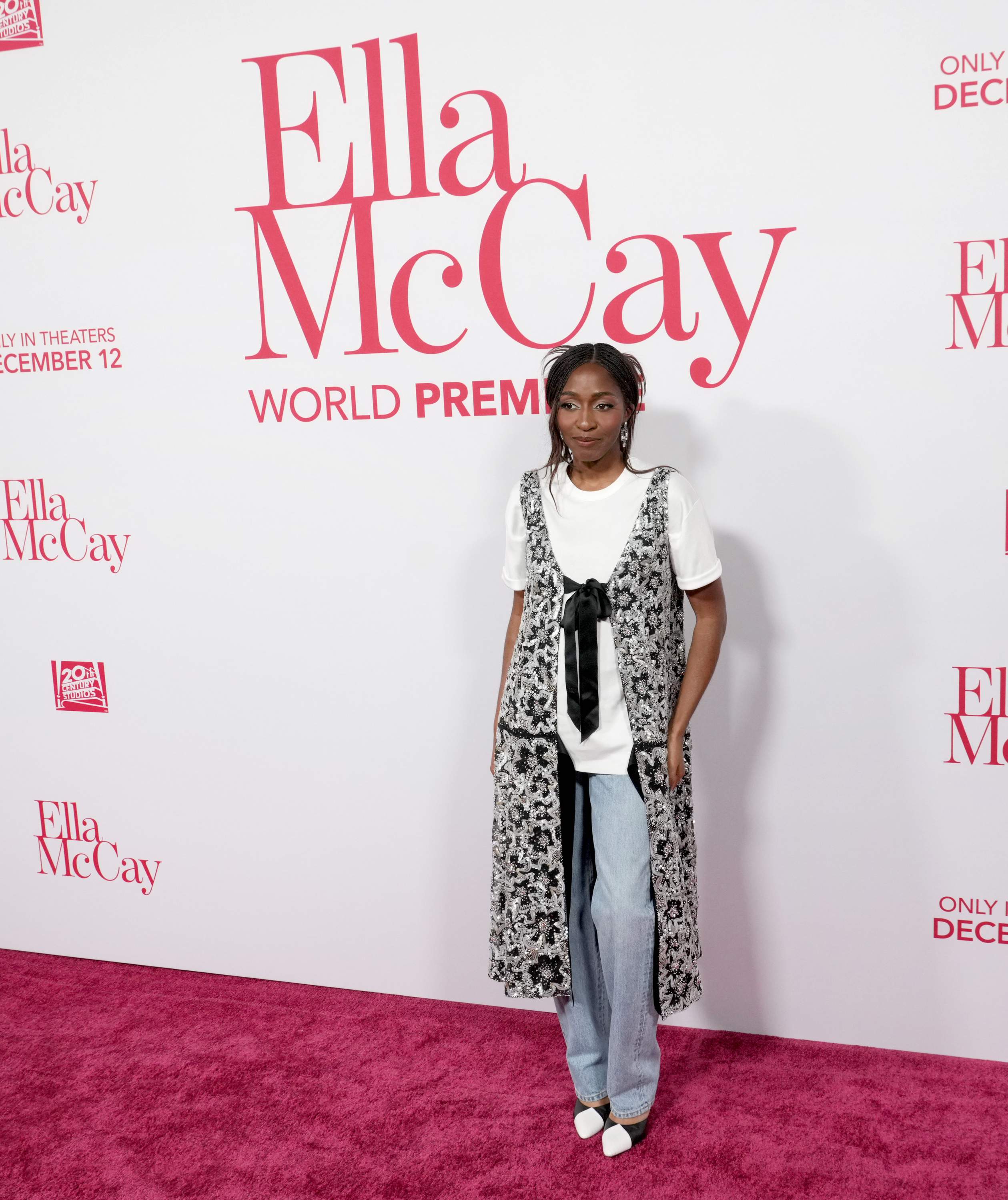 ellamccaylapremiere-arrivals062.jpg ellamccaylapremiere-arrivals062.jpg