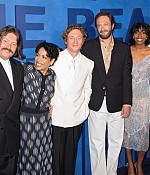 Filename=thebearfinalevent-arrivals047.jpg
Filesize=791KiB
Dimensions=3000x1995
Date added=Jun 16, 2026 thebearfinalevent-arrivals047.jpg